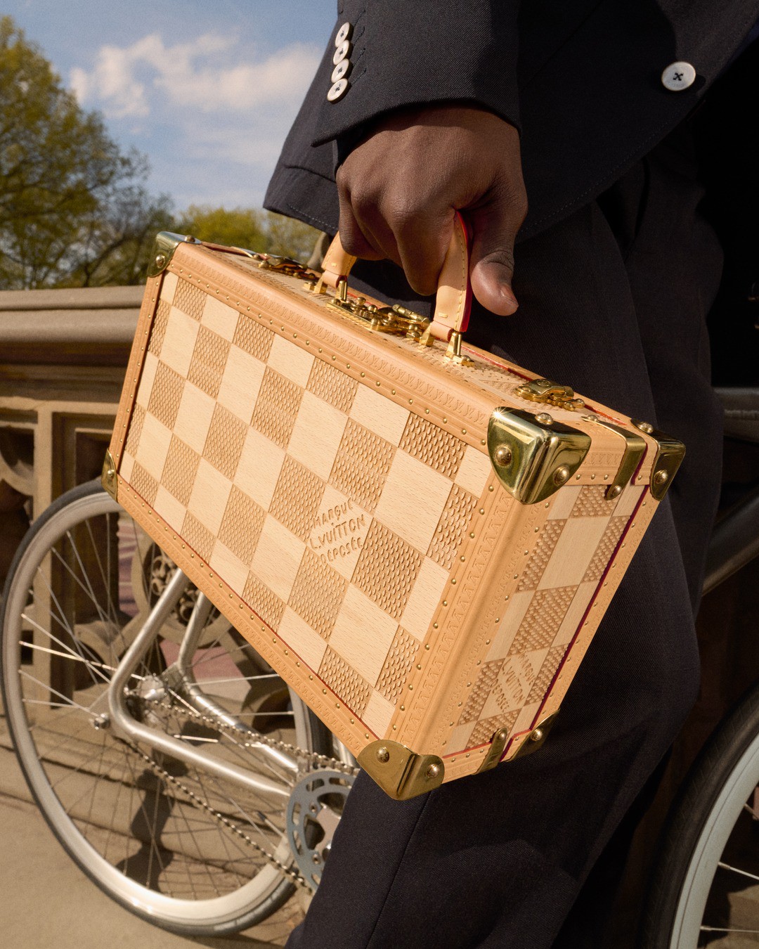Hinh anh Tyshawn Jones bước vào ‘nhịp sống New York’ của Louis Vuitton 7