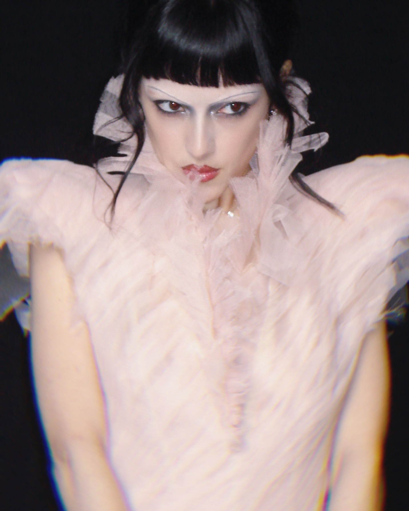 Hinh anh Chủ đề “Costume Art” được diễn giải như thế nào qua các lớp trang điểm tại Met Gala 2026? 5