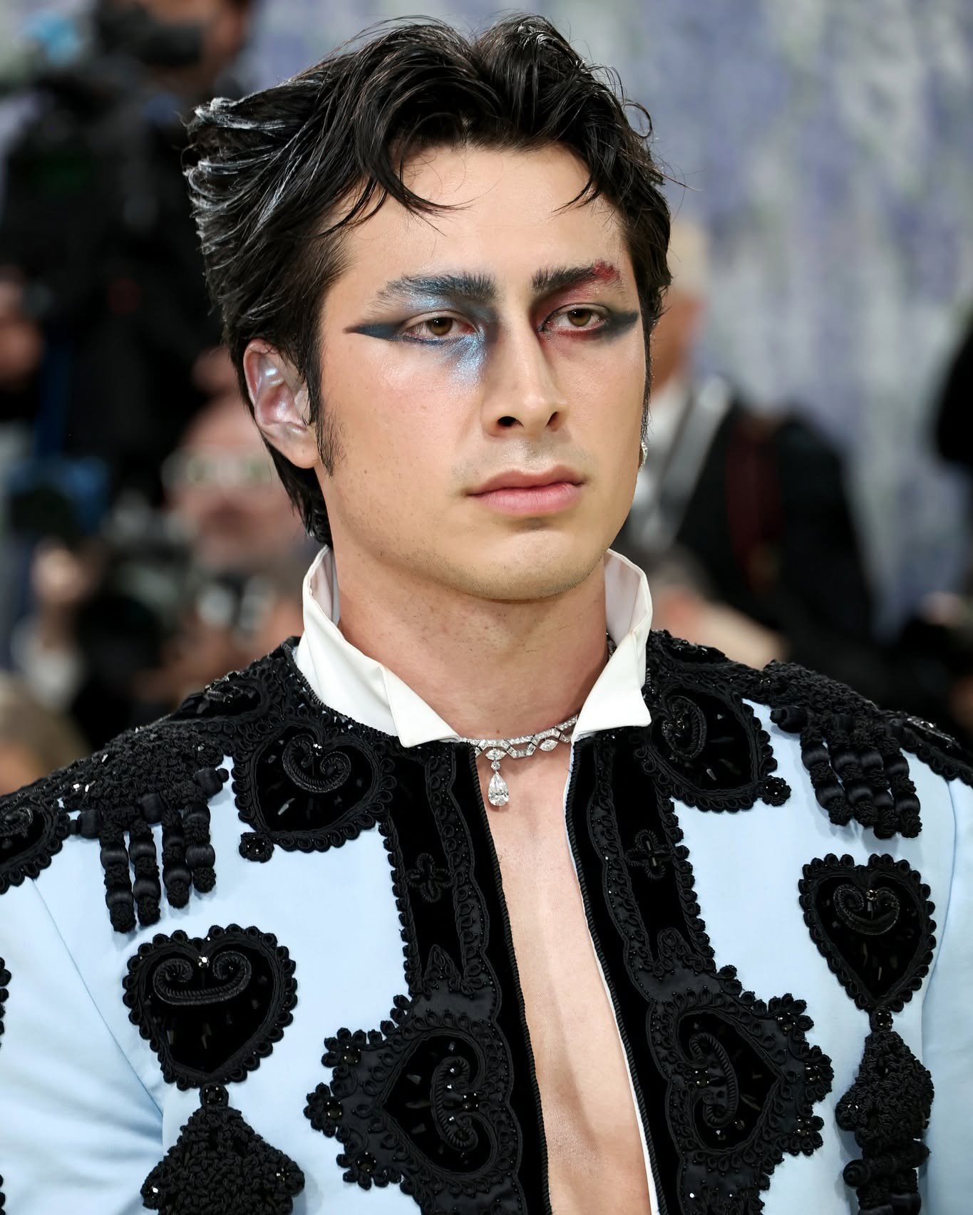 Hinh anh Chủ đề “Costume Art” được diễn giải như thế nào qua các lớp trang điểm tại Met Gala 2026? 7