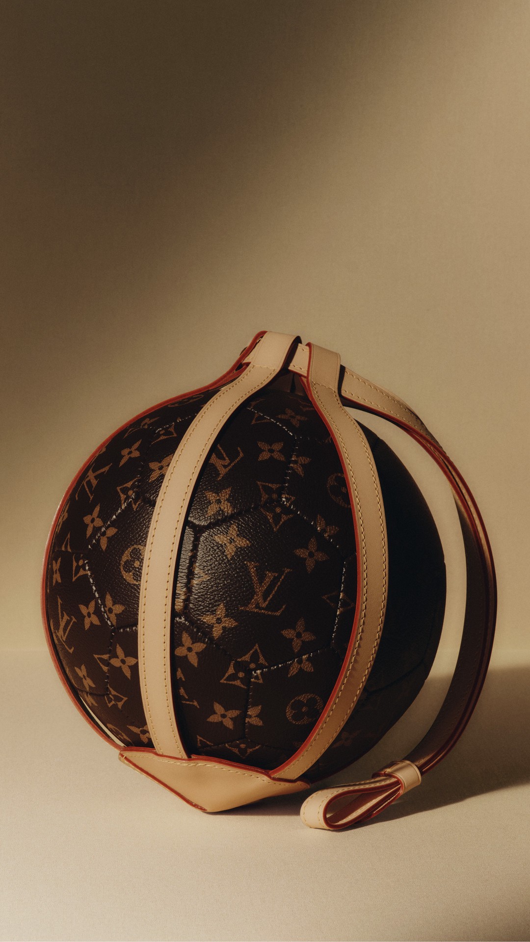 Hinh anh Louis Vuitton x UNICEF: Những tạo tác xa xỉ trở thành nhịp cầu cho trẻ em toàn cầu 4