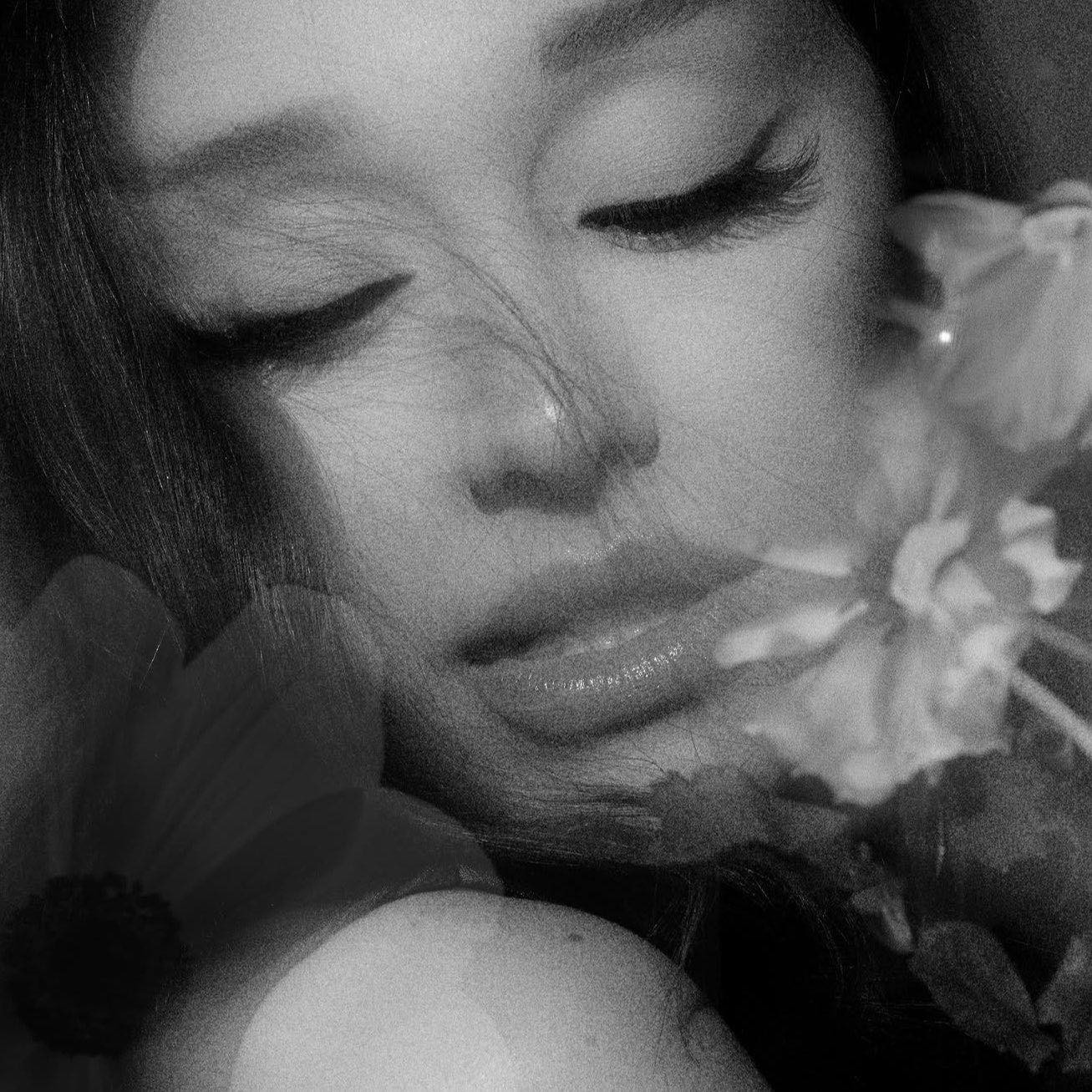 Hinh anh Ariana Grande ngày trở lại: Định hình một nghệ sĩ tính 2