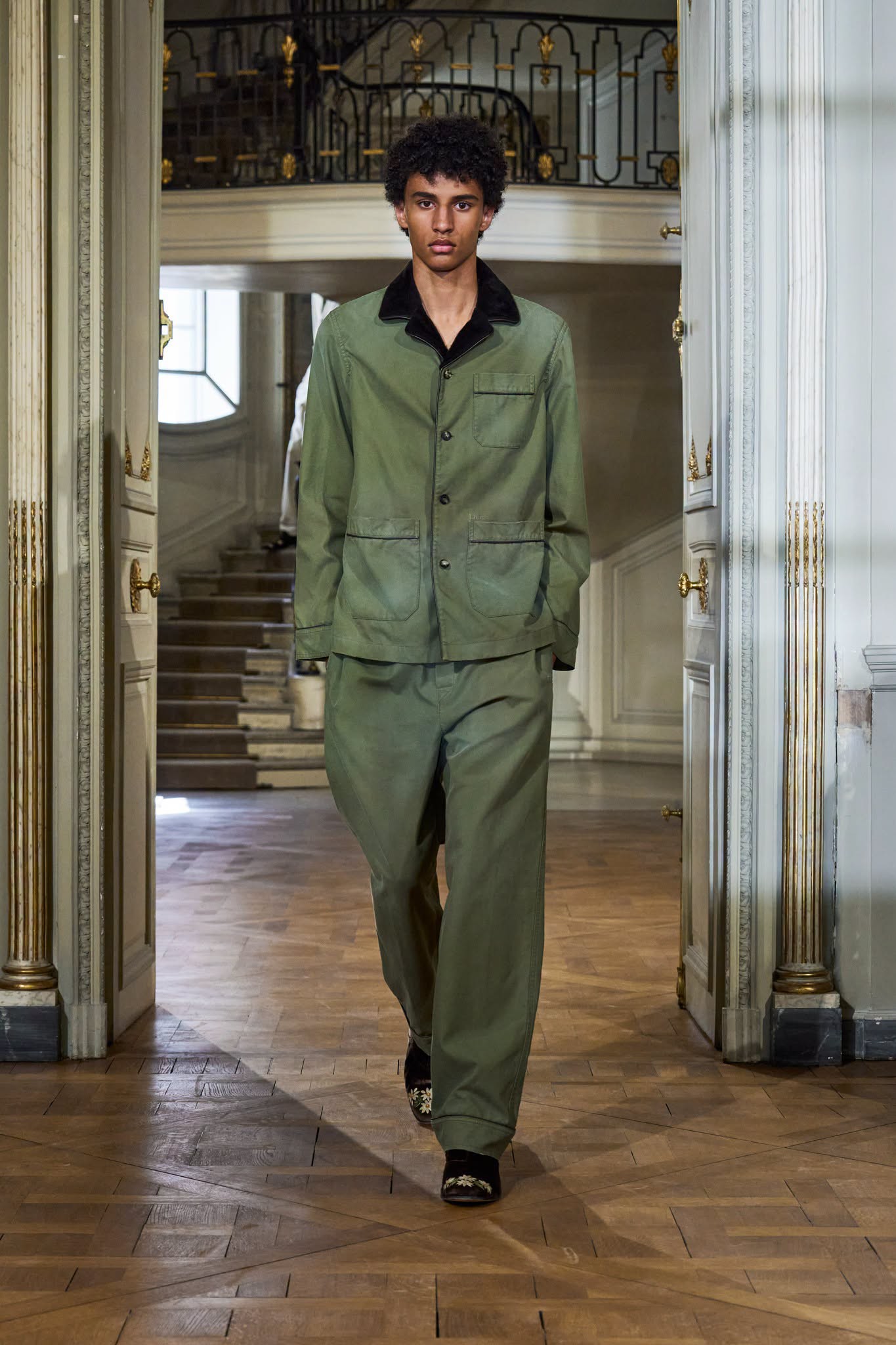 Hinh anh Dior Men's Spring/Summer 2027: Cuộc nổi loạn trong khuôn phép của những quý ông thế hệ mới   35