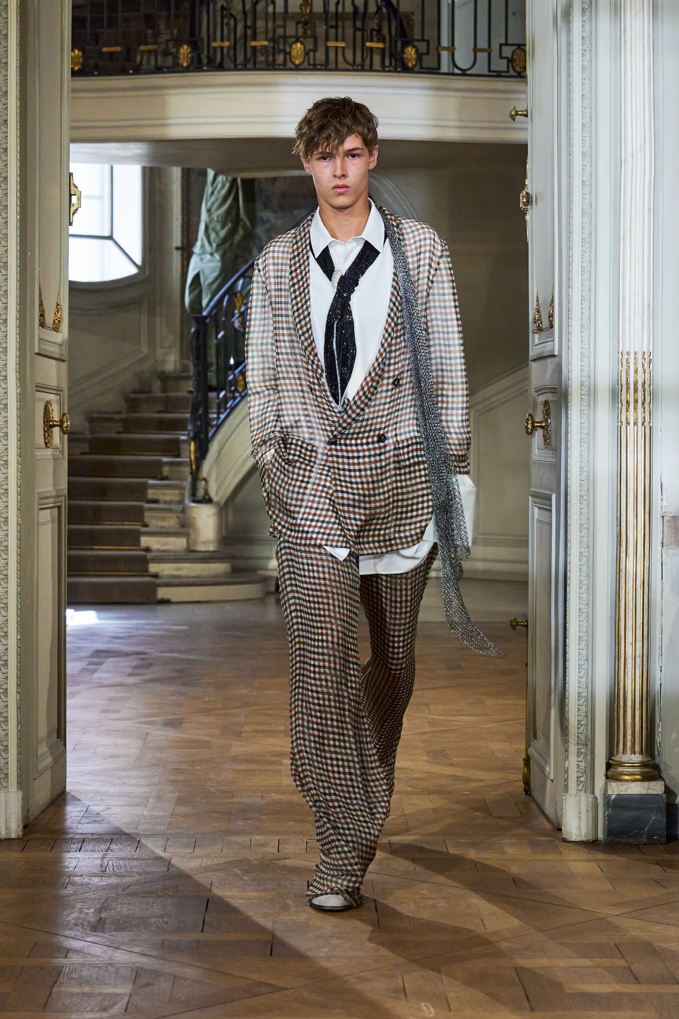 Hinh anh Dior Men's Spring/Summer 2027: Cuộc nổi loạn trong khuôn phép của những quý ông thế hệ mới   9