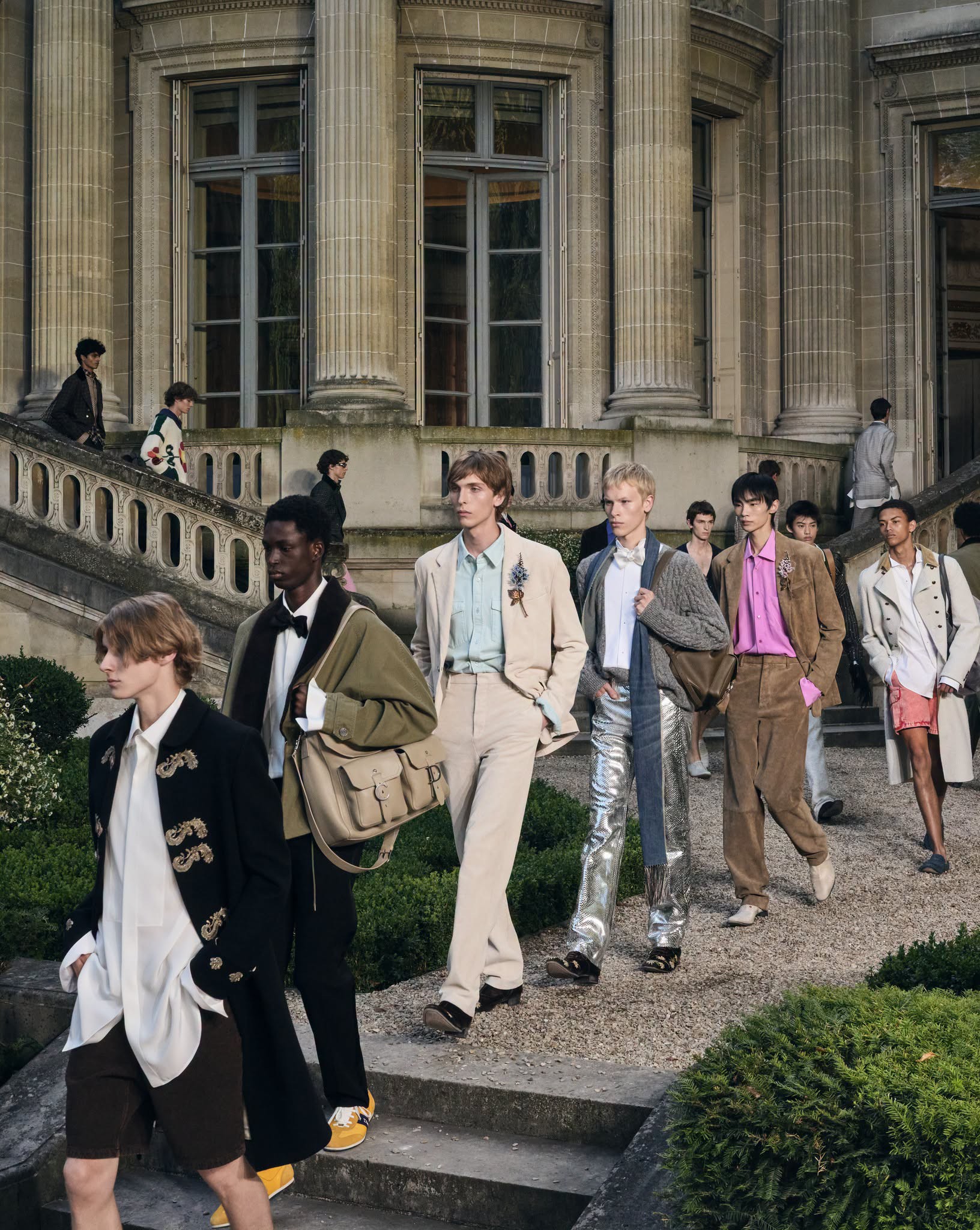 Hinh anh Dior Men's Spring/Summer 2027: Cuộc nổi loạn trong khuôn phép của những quý ông thế hệ mới   3
