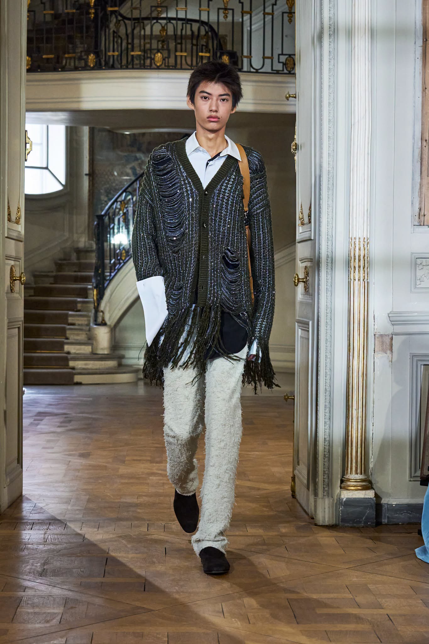 Hinh anh Dior Men's Spring/Summer 2027: Cuộc nổi loạn trong khuôn phép của những quý ông thế hệ mới   28