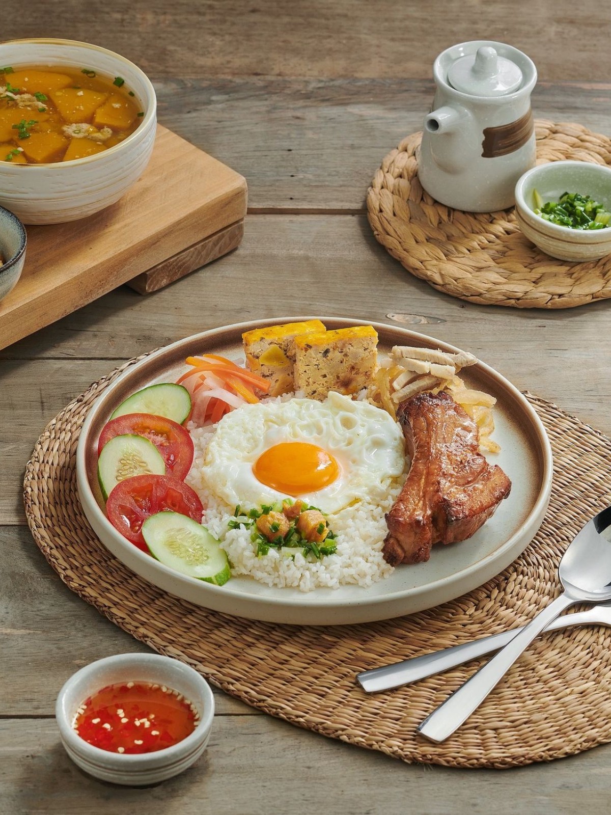 Hinh anh Cơm tấm: Từ hạt gạo vỡ của giới cần lao đến món ăn biểu trưng cho ẩm thực Sài Gòn 4
