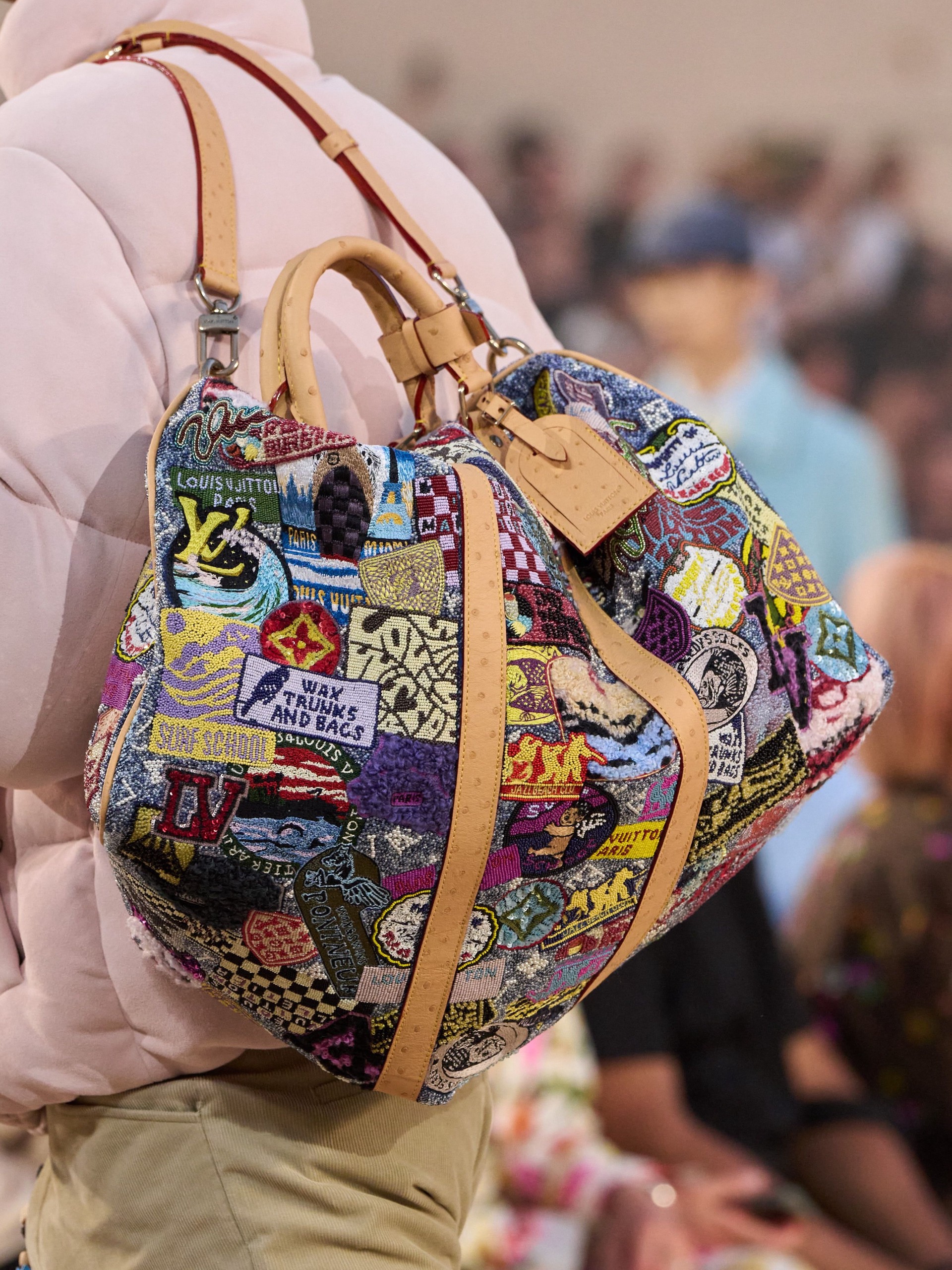 Hinh anh Louis Vuitton Menswear SS27: Lời mời gọi từ đại dương dưới ánh trăng Paris 25