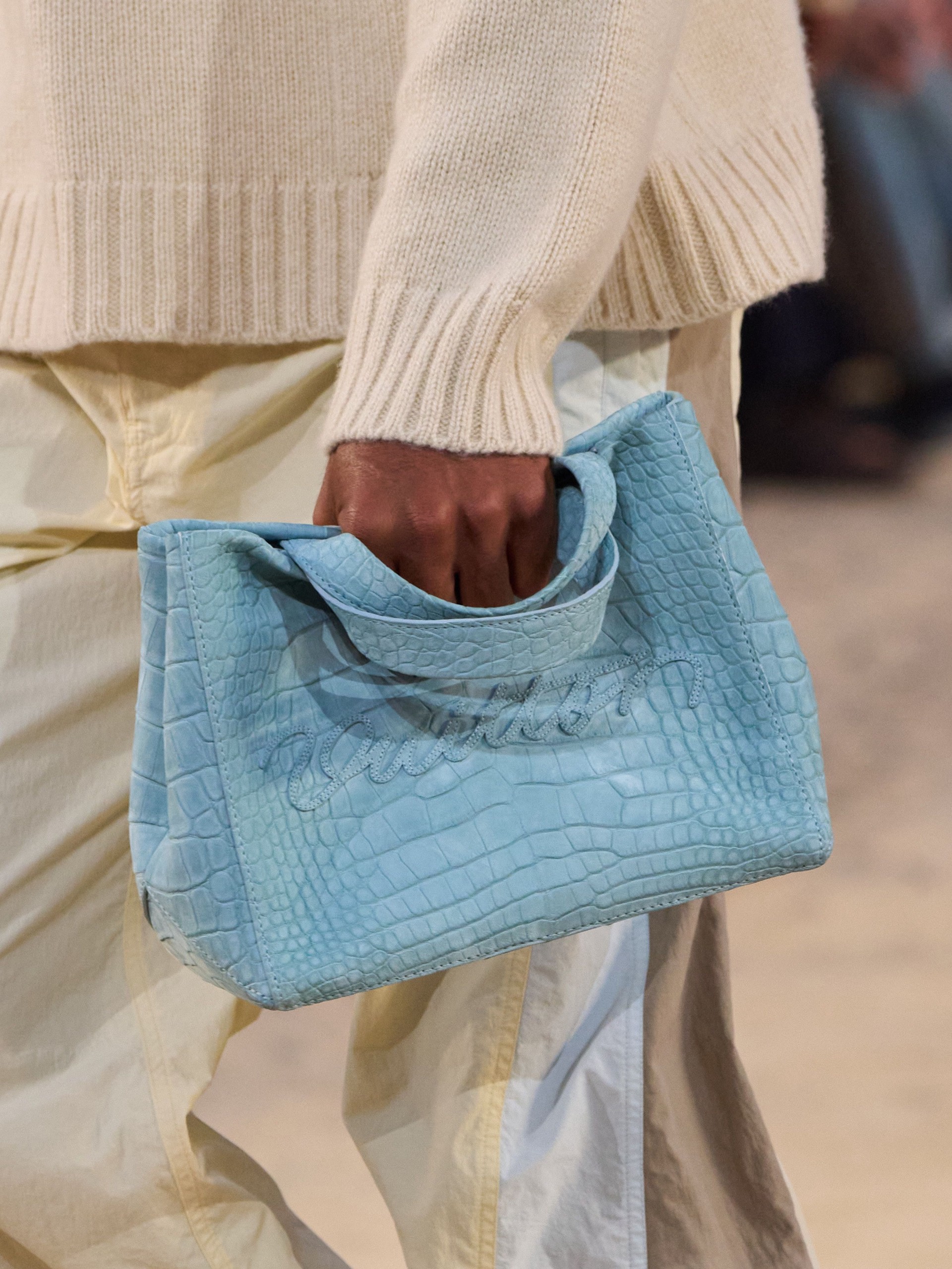 Hinh anh Louis Vuitton Menswear SS27: Lời mời gọi từ đại dương dưới ánh trăng Paris 22