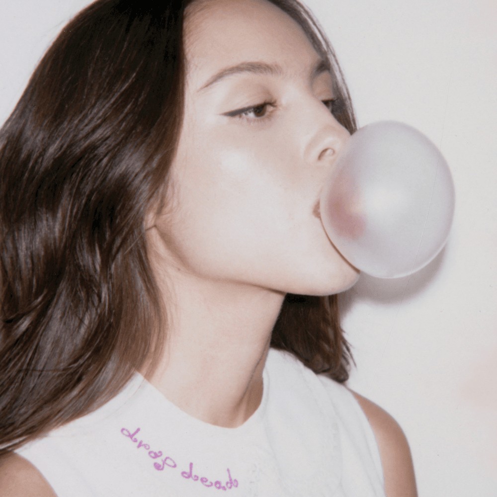 Hinh anh ‘you seem pretty sad for a girl so in love’ và hai mặt tình yêu của Olivia Rodrigo 6