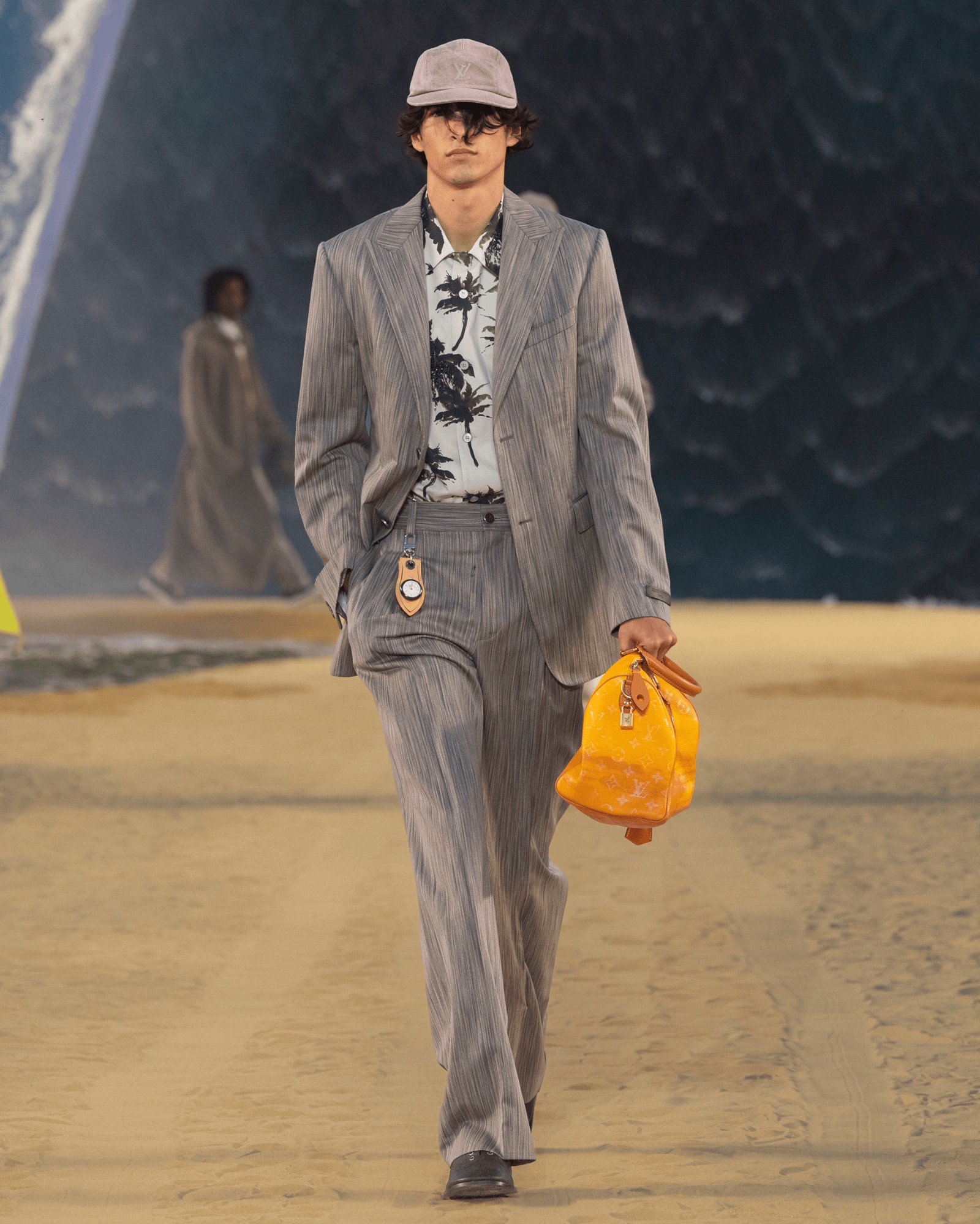 Hinh anh Louis Vuitton Menswear SS27: Lời mời gọi từ đại dương dưới ánh trăng Paris 8