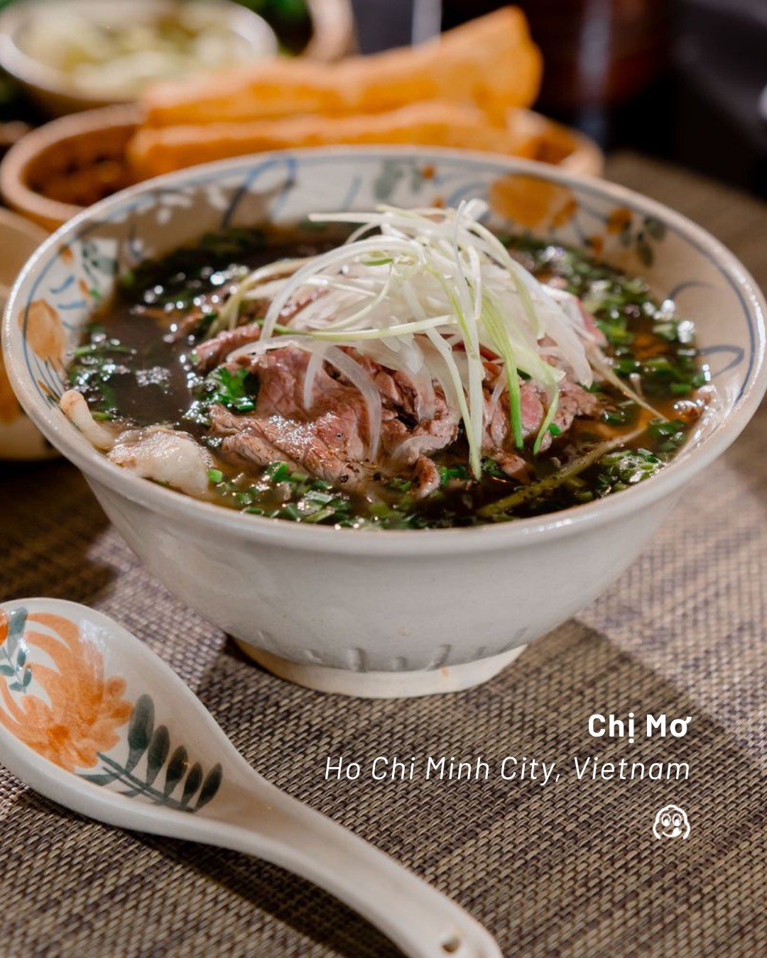 Hinh anh Một thế hệ đầu bếp Việt Nam mới đang dẫn đầu xu hướng. Đó là những người trẻ từng học tập, rèn luyện ở nước ngoài, giờ đây chọn quay trở về quê hương. Những món ăn được bắt rễ sâu xa từ nguyên liệu bản địa, nuôi dưỡng bởi ký ức tuổi thơ và thắp sáng bởi niềm tự hào dân tộc. 13