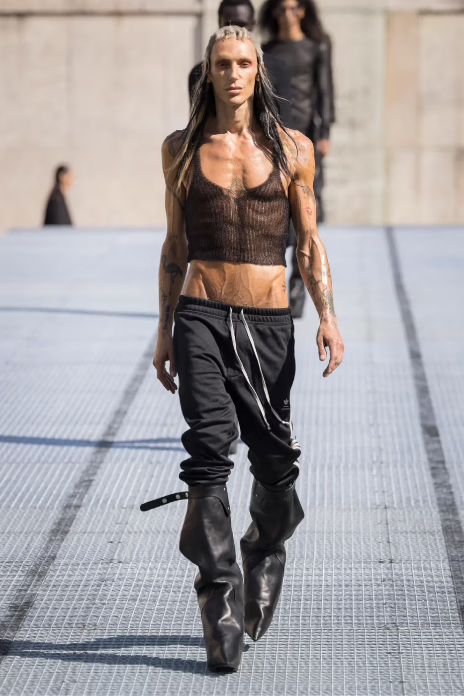 Hinh anh Paris Men's Fashion Week SS27: Thử thách từ thời tiết và những cột mốc chuyển giao 15