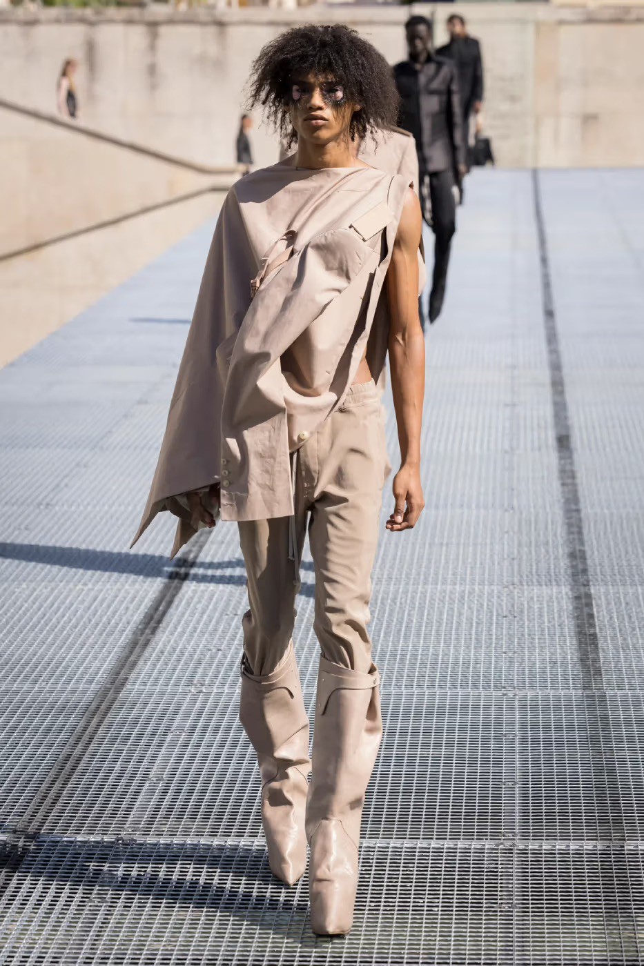 Hinh anh Paris Men's Fashion Week SS27: Thử thách từ thời tiết và những cột mốc chuyển giao 17
