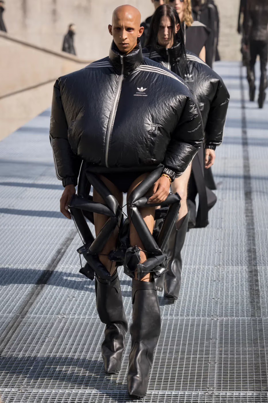 Hinh anh Paris Men's Fashion Week SS27: Thử thách từ thời tiết và những cột mốc chuyển giao 12