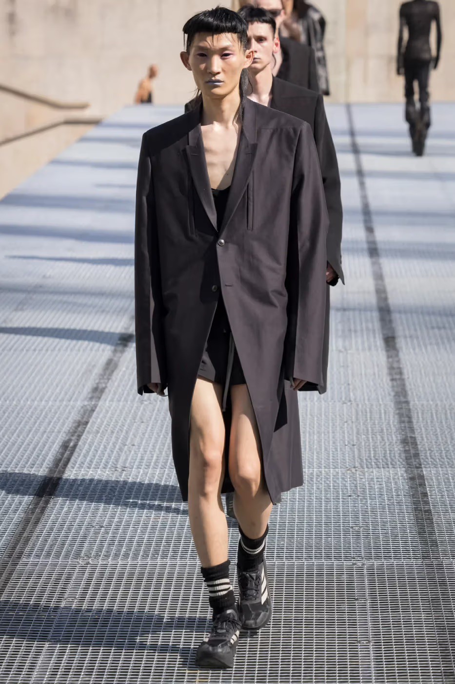 Hinh anh Paris Men's Fashion Week SS27: Thử thách từ thời tiết và những cột mốc chuyển giao 11