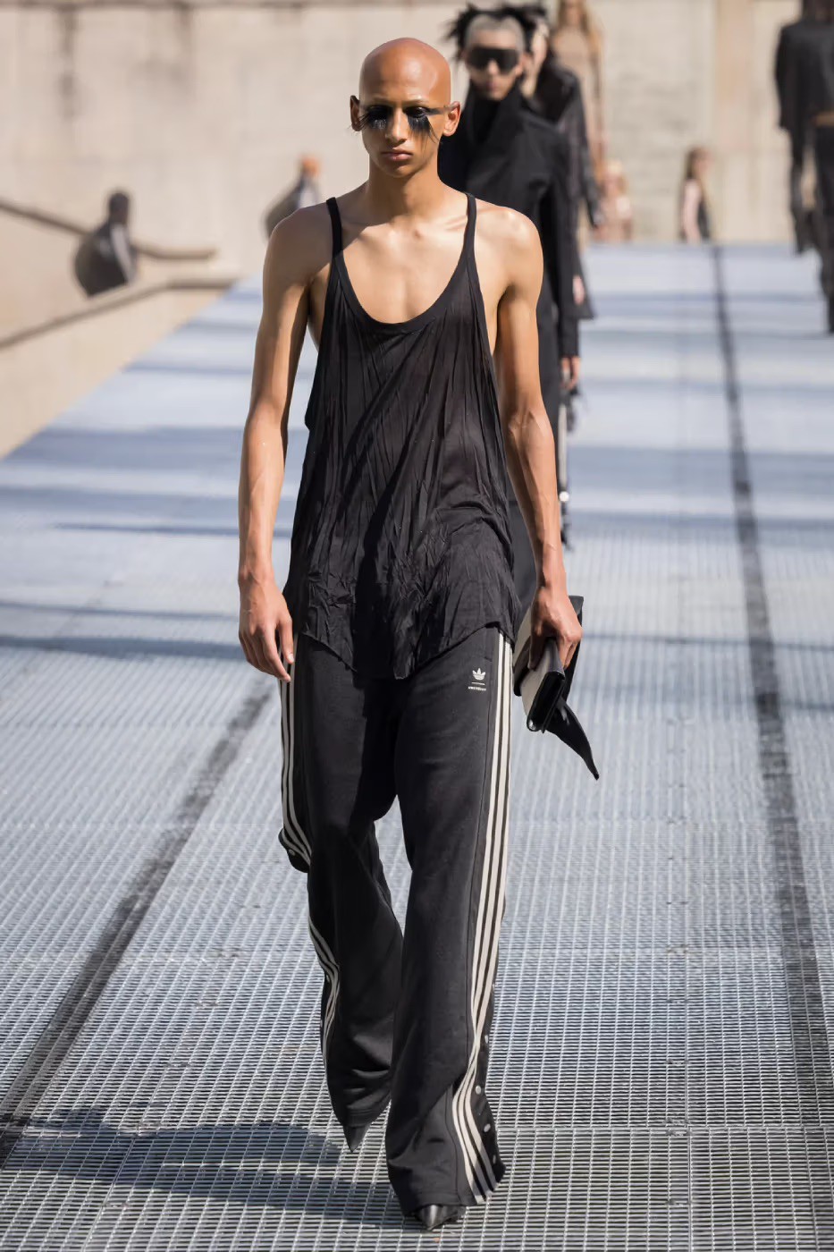 Hinh anh Paris Men's Fashion Week SS27: Thử thách từ thời tiết và những cột mốc chuyển giao 13