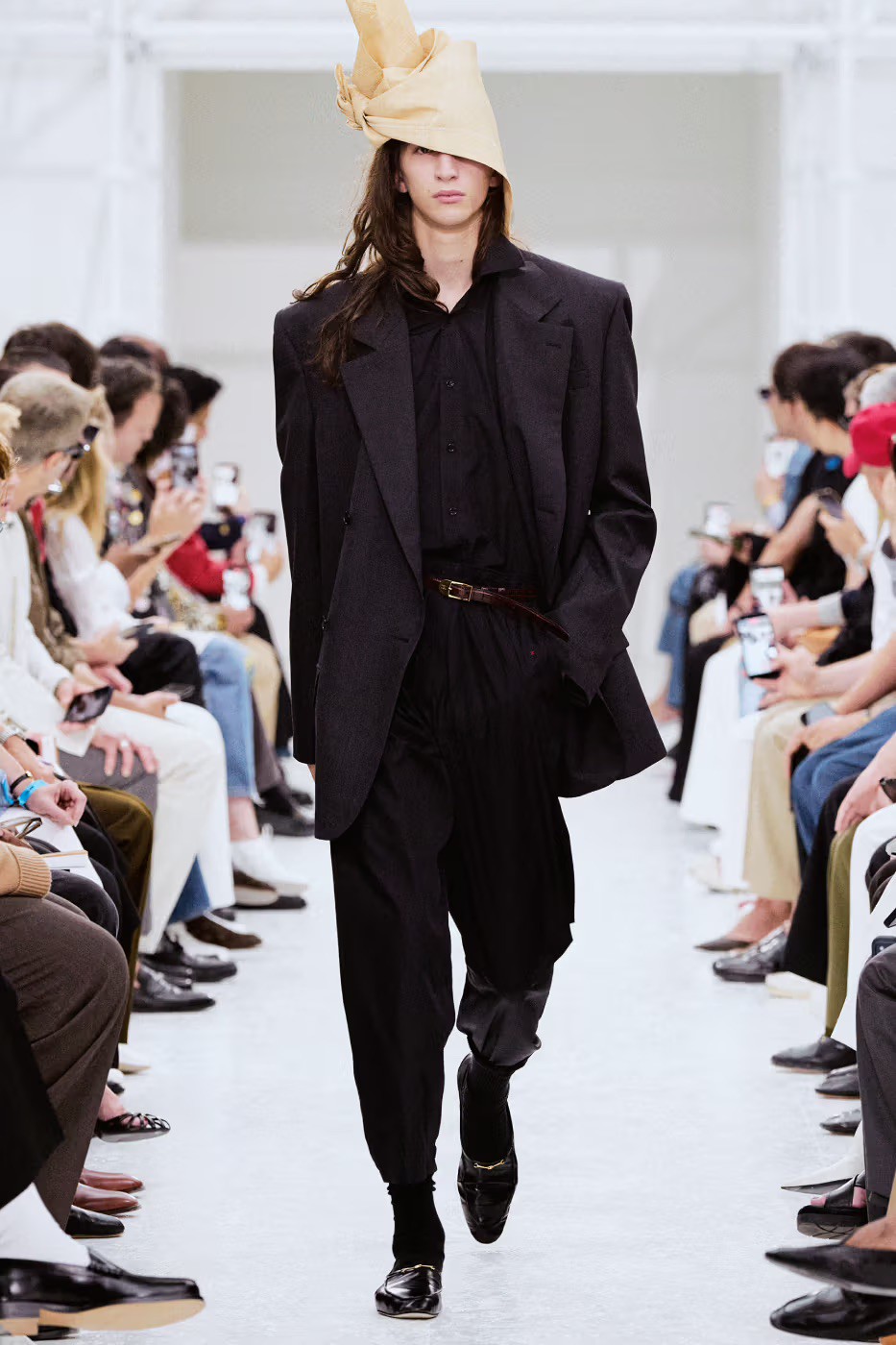 Hinh anh Paris Men's Fashion Week SS27: Thử thách từ thời tiết và những cột mốc chuyển giao 35