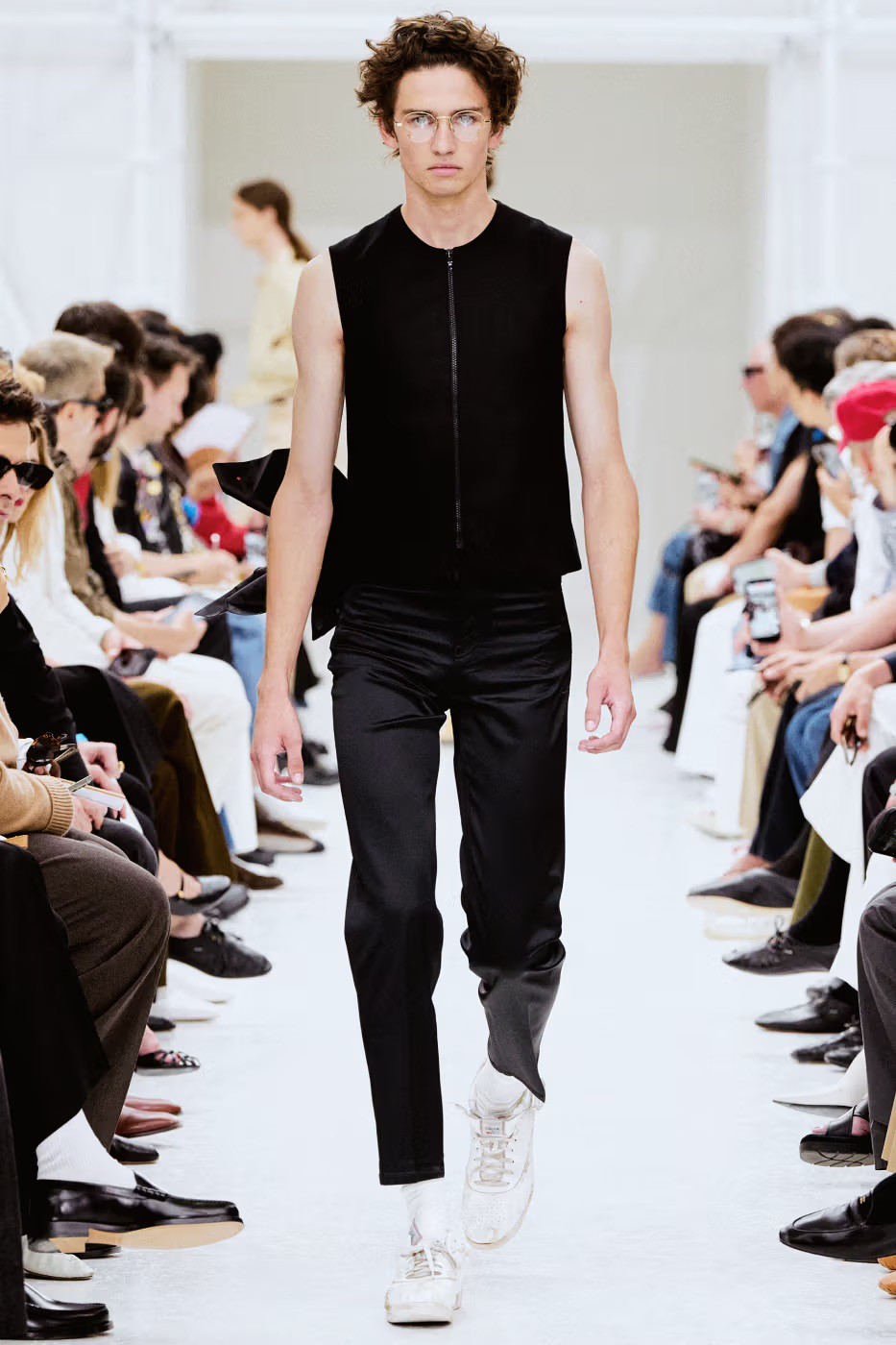 Hinh anh Paris Men's Fashion Week SS27: Thử thách từ thời tiết và những cột mốc chuyển giao 29