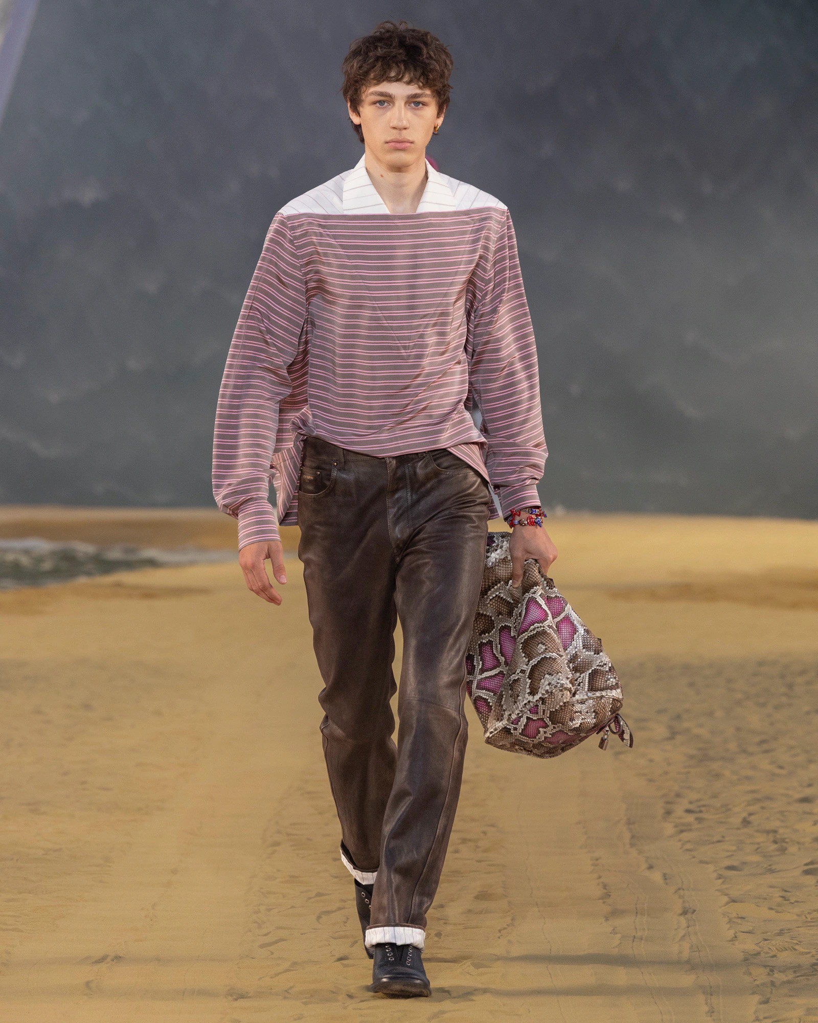 Hinh anh Paris Men's Fashion Week SS27: Thử thách từ thời tiết và những cột mốc chuyển giao 3