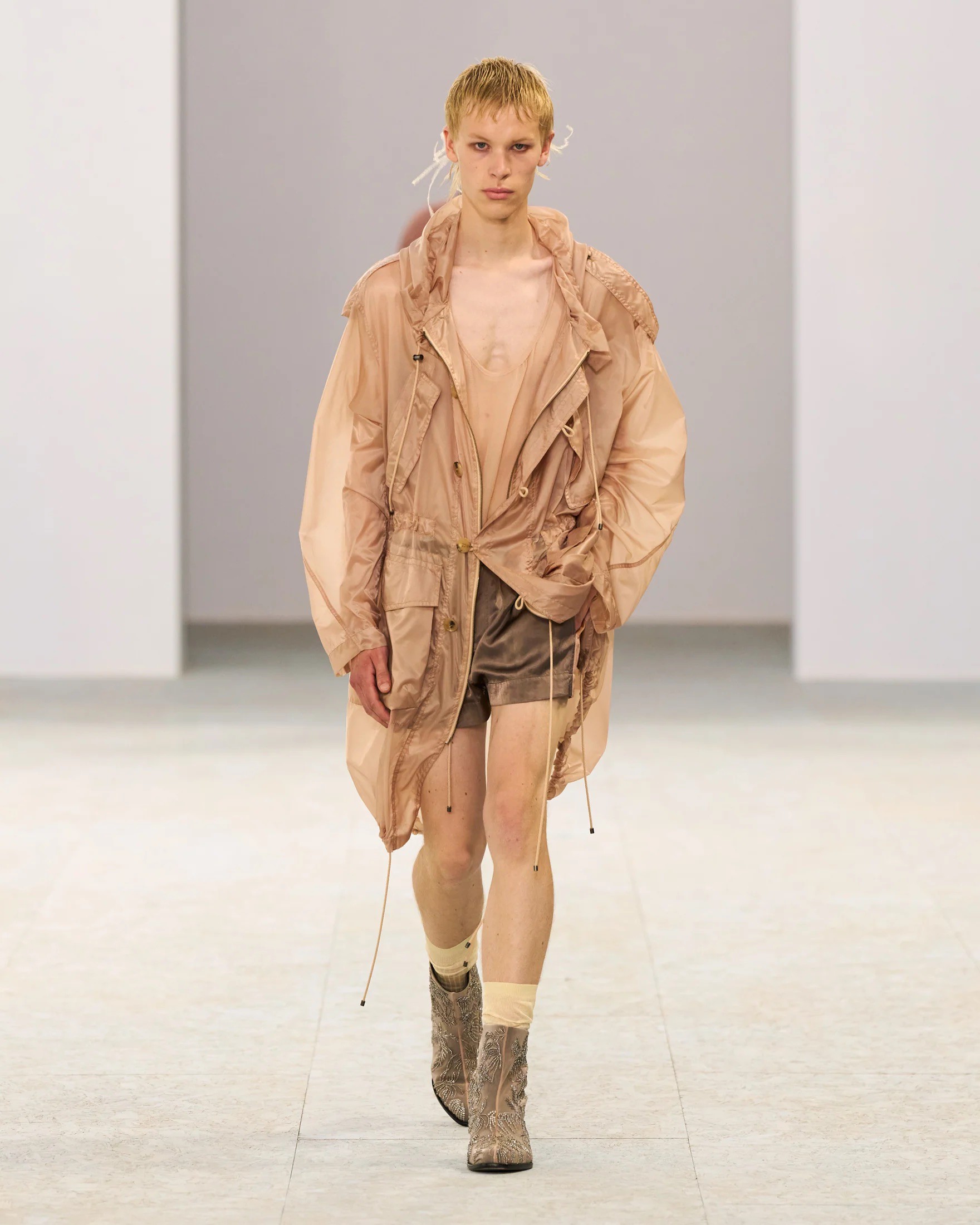 Hinh anh Paris Men's Fashion Week SS27: Thử thách từ thời tiết và những cột mốc chuyển giao 49