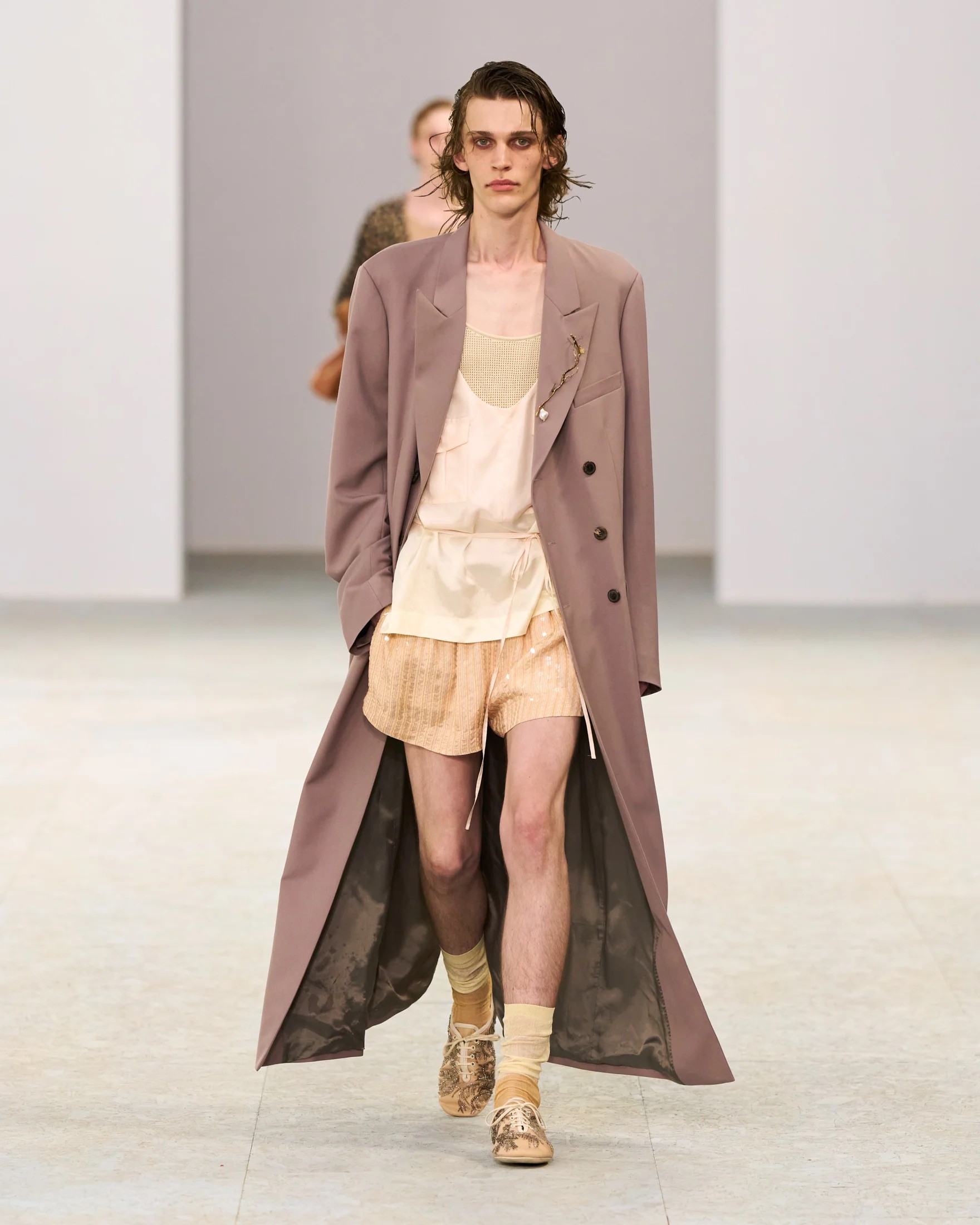 Hinh anh Paris Men's Fashion Week SS27: Thử thách từ thời tiết và những cột mốc chuyển giao 45