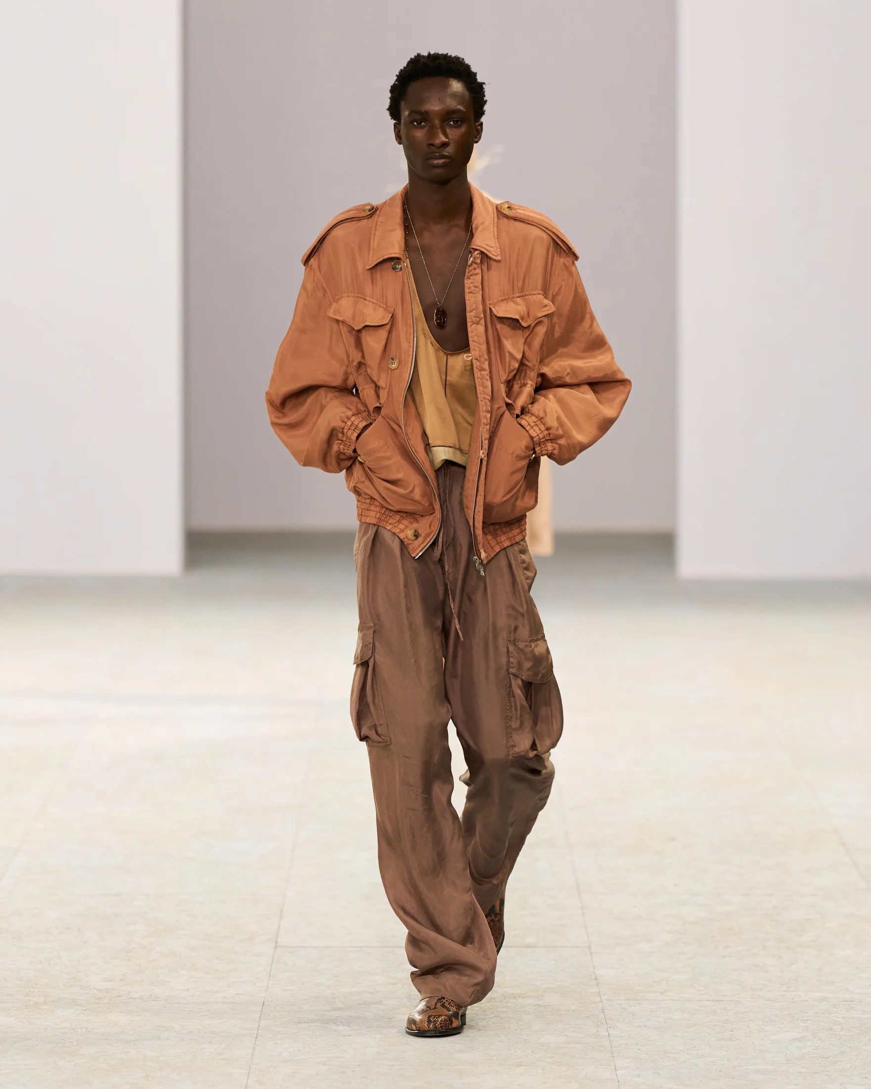 Hinh anh Paris Men's Fashion Week SS27: Thử thách từ thời tiết và những cột mốc chuyển giao 44