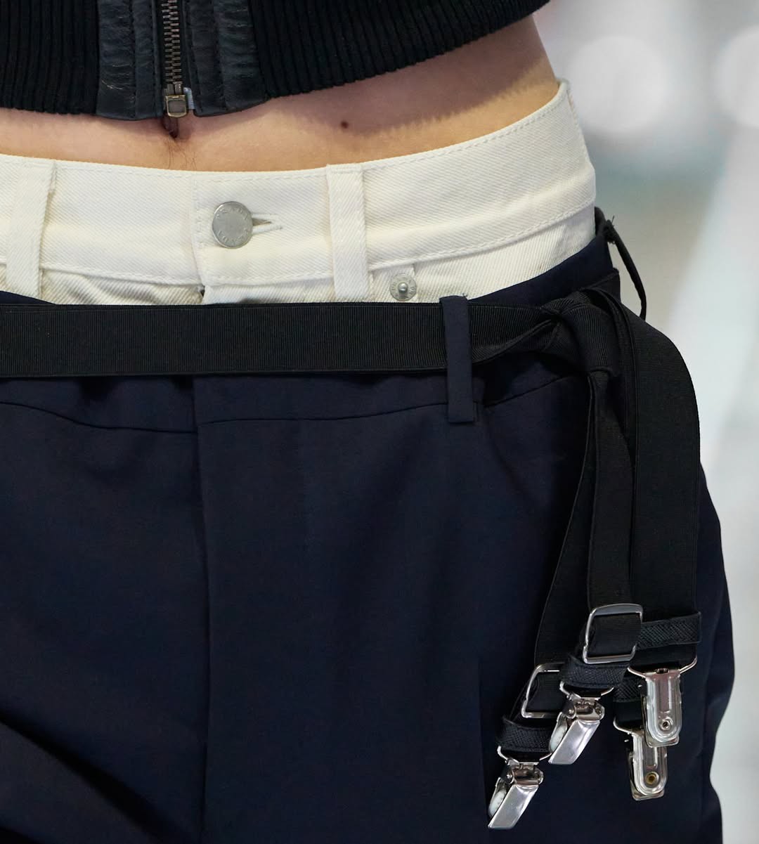 Hinh anh BST Prada Xuân Hè 2027: Tín hiệu cho sự trở lại của phom dáng slim-fit 16