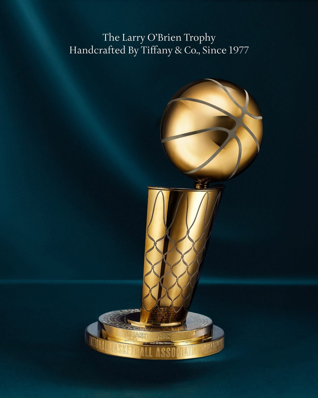 Hinh anh Tiffany & Co. và chiếc cúp Larry O’Brien trong khoảnh khắc lịch sử của New York Knicks  4