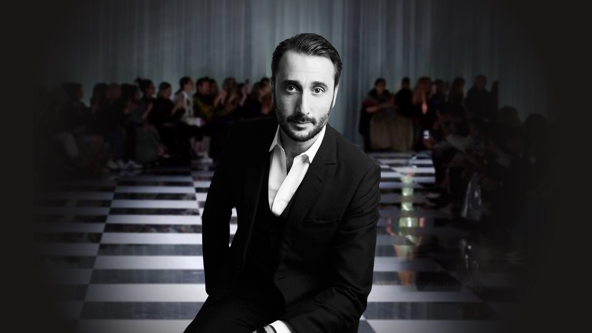 CEO Emmanuel Gintzburger rời Versace 