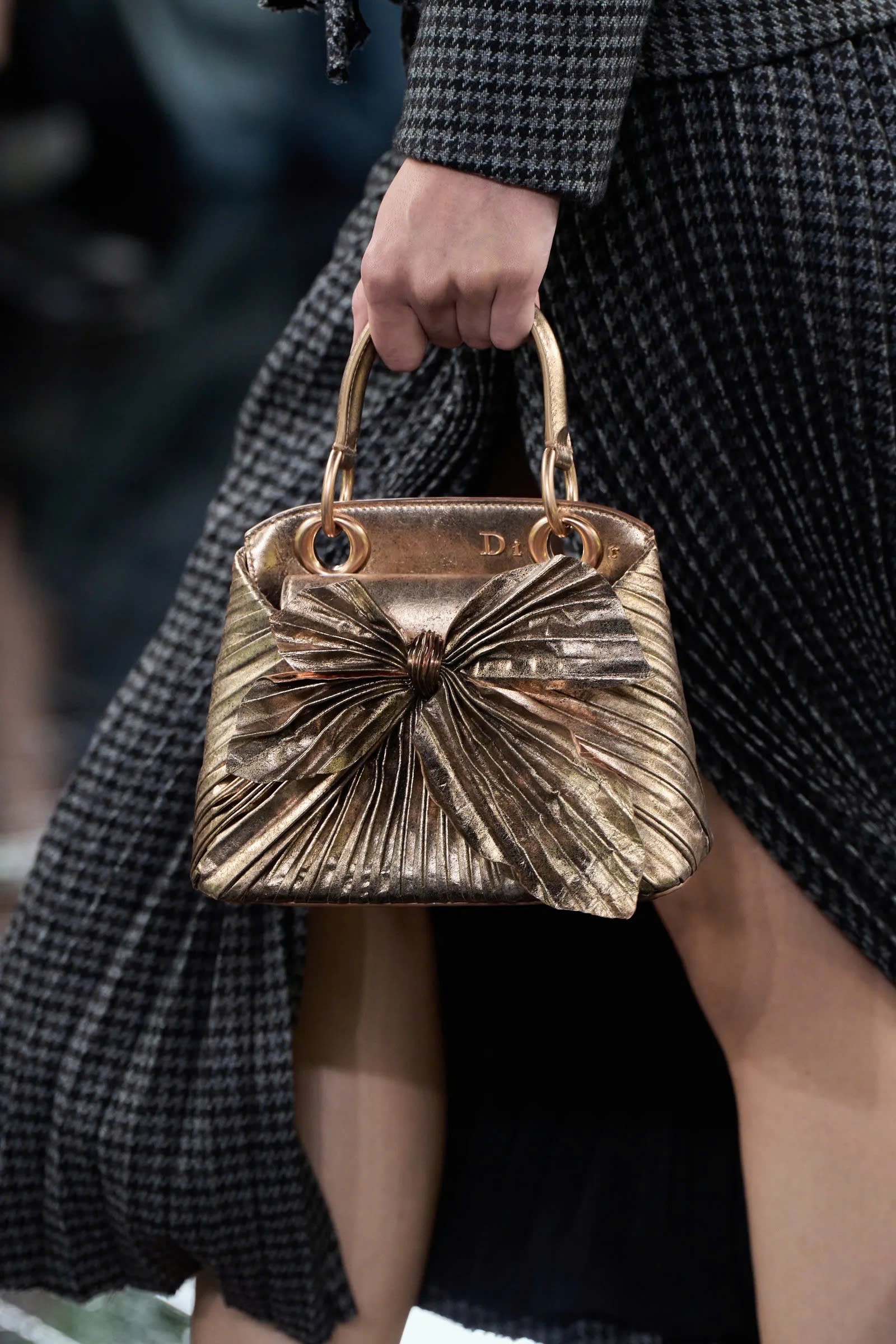 Hinh anh Dior Haute Couture FW26: Ngôn ngữ điêu khắc dưới bóng cây dương xỉ  29