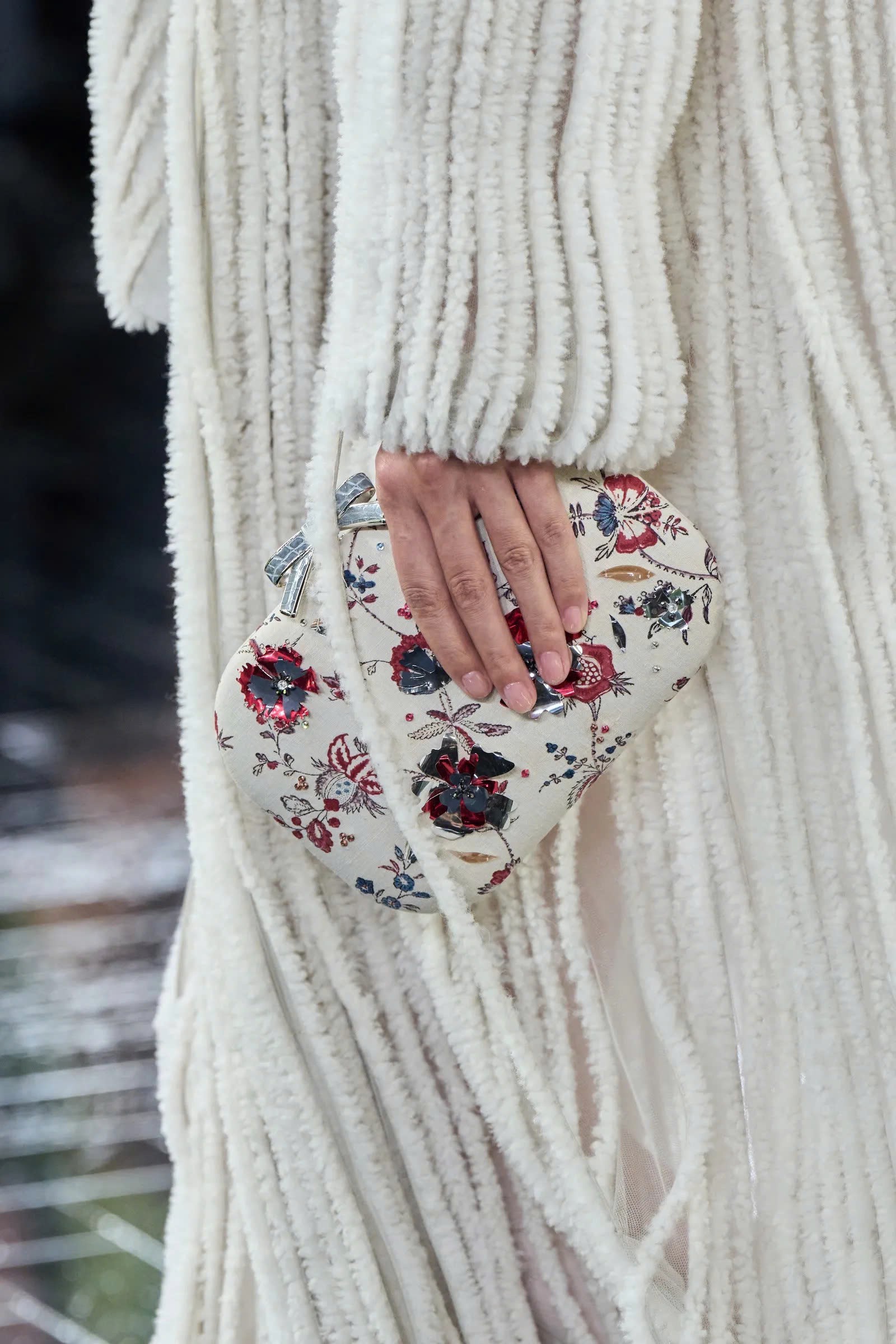 Hinh anh Dior Haute Couture FW26: Ngôn ngữ điêu khắc dưới bóng cây dương xỉ  26