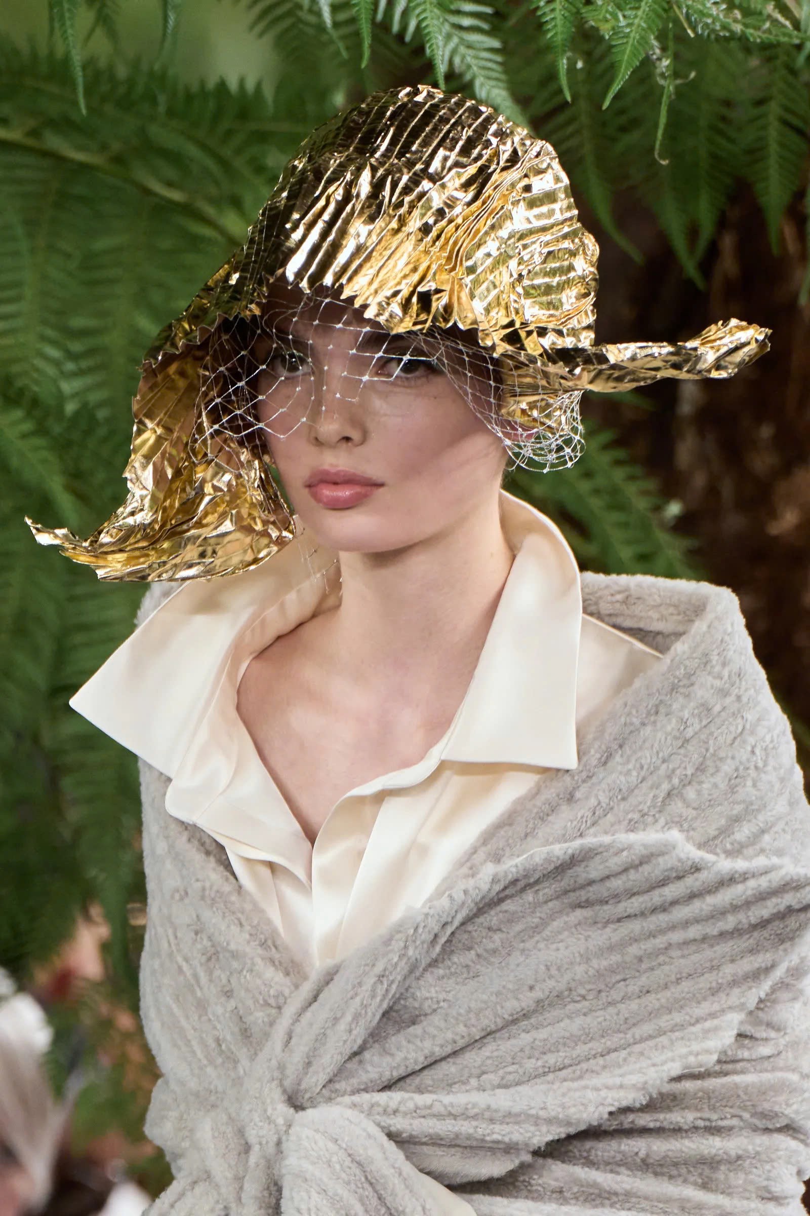 Hinh anh Dior Haute Couture FW26: Ngôn ngữ điêu khắc dưới bóng cây dương xỉ  41