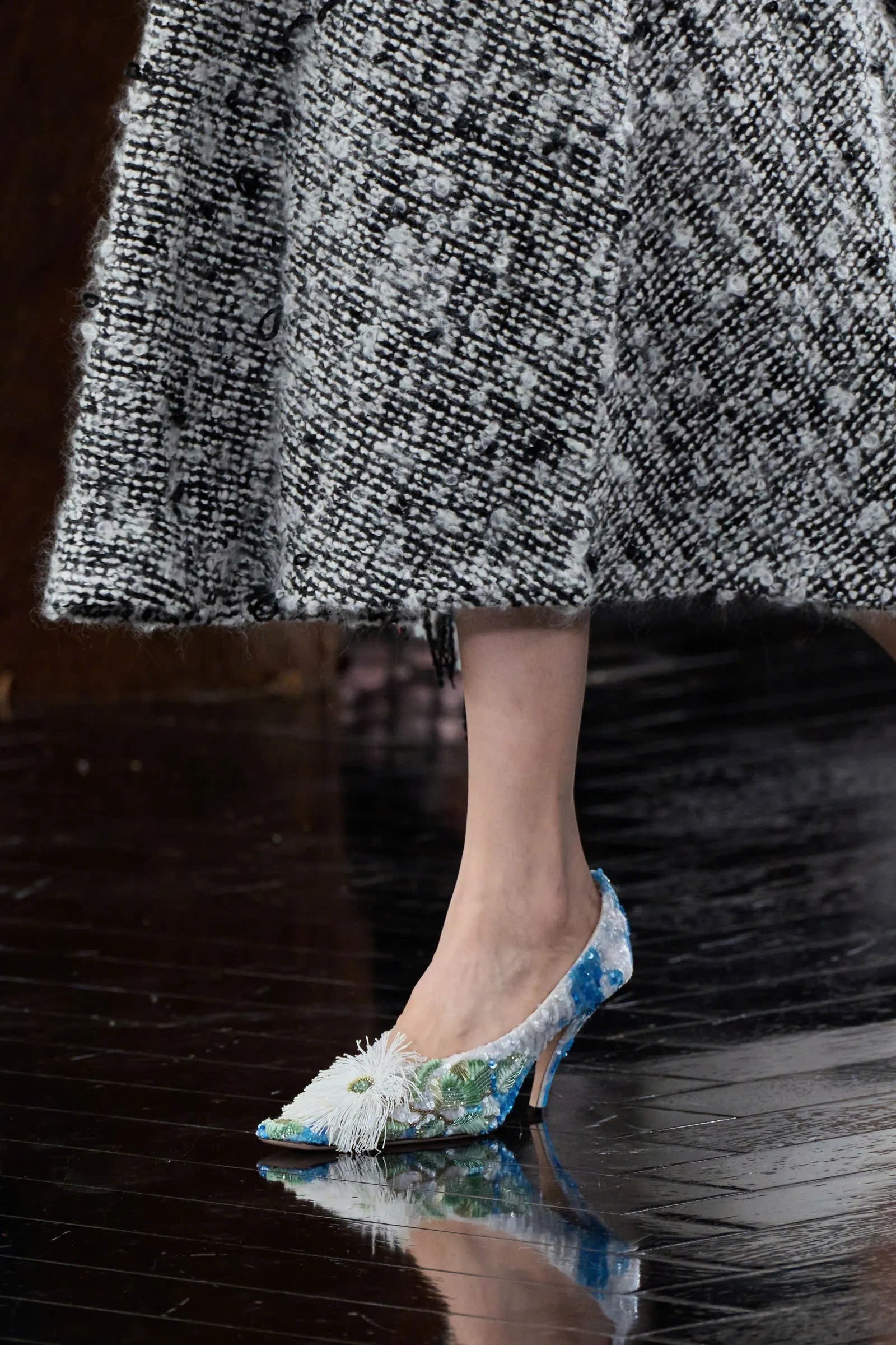 Hinh anh Dior Haute Couture FW26: Ngôn ngữ điêu khắc dưới bóng cây dương xỉ  37