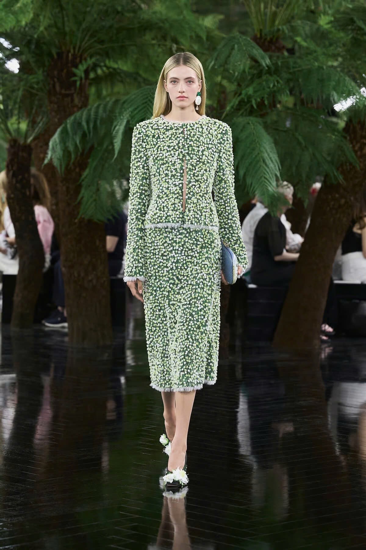 Hinh anh Dior Haute Couture FW26: Ngôn ngữ điêu khắc dưới bóng cây dương xỉ  52