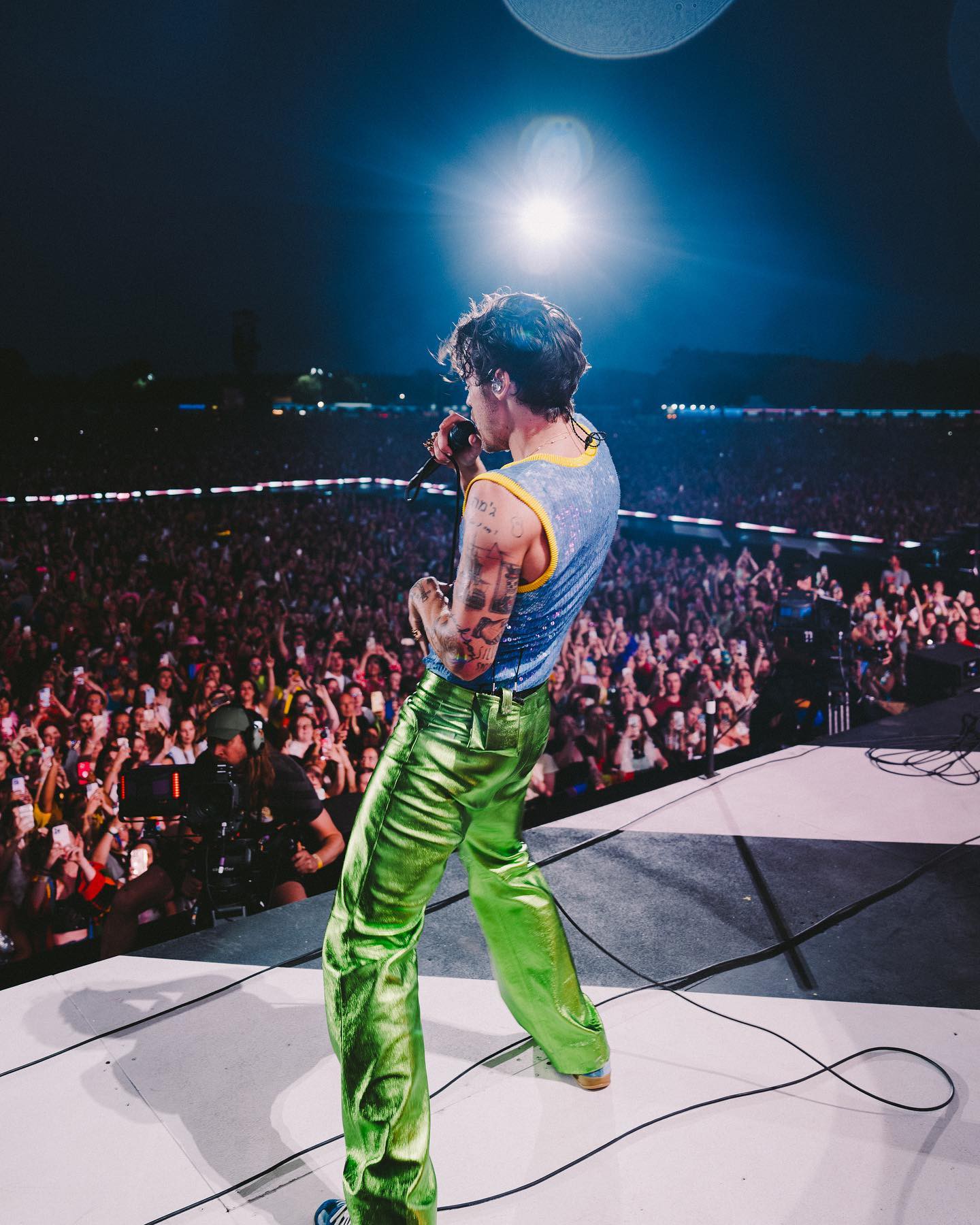 Hinh anh Harry Styles thay đổi phong cách ra sao sau “kỷ nguyên Gucci”? 24