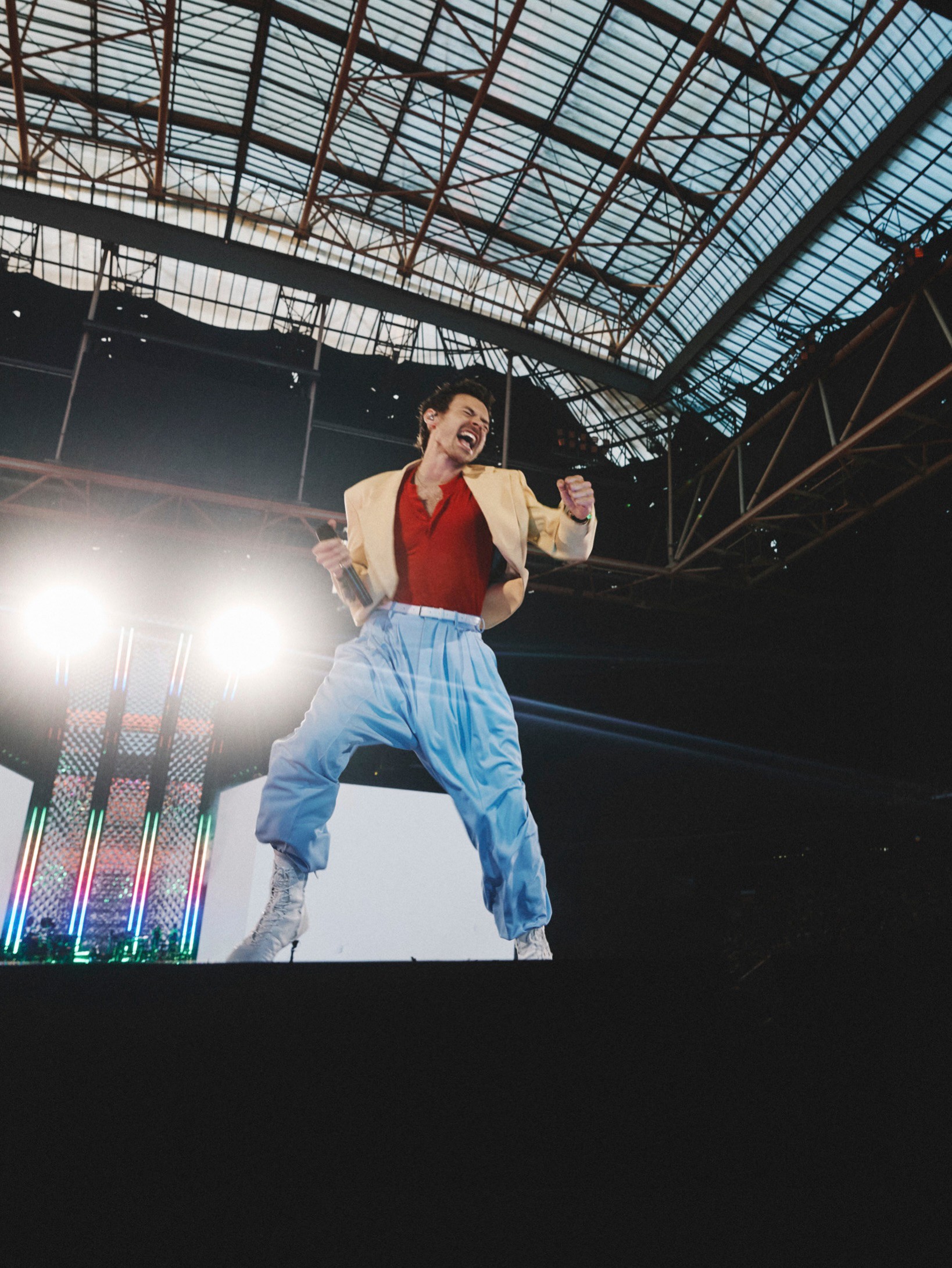Hinh anh Harry Styles thay đổi phong cách ra sao sau “kỷ nguyên Gucci”? 3