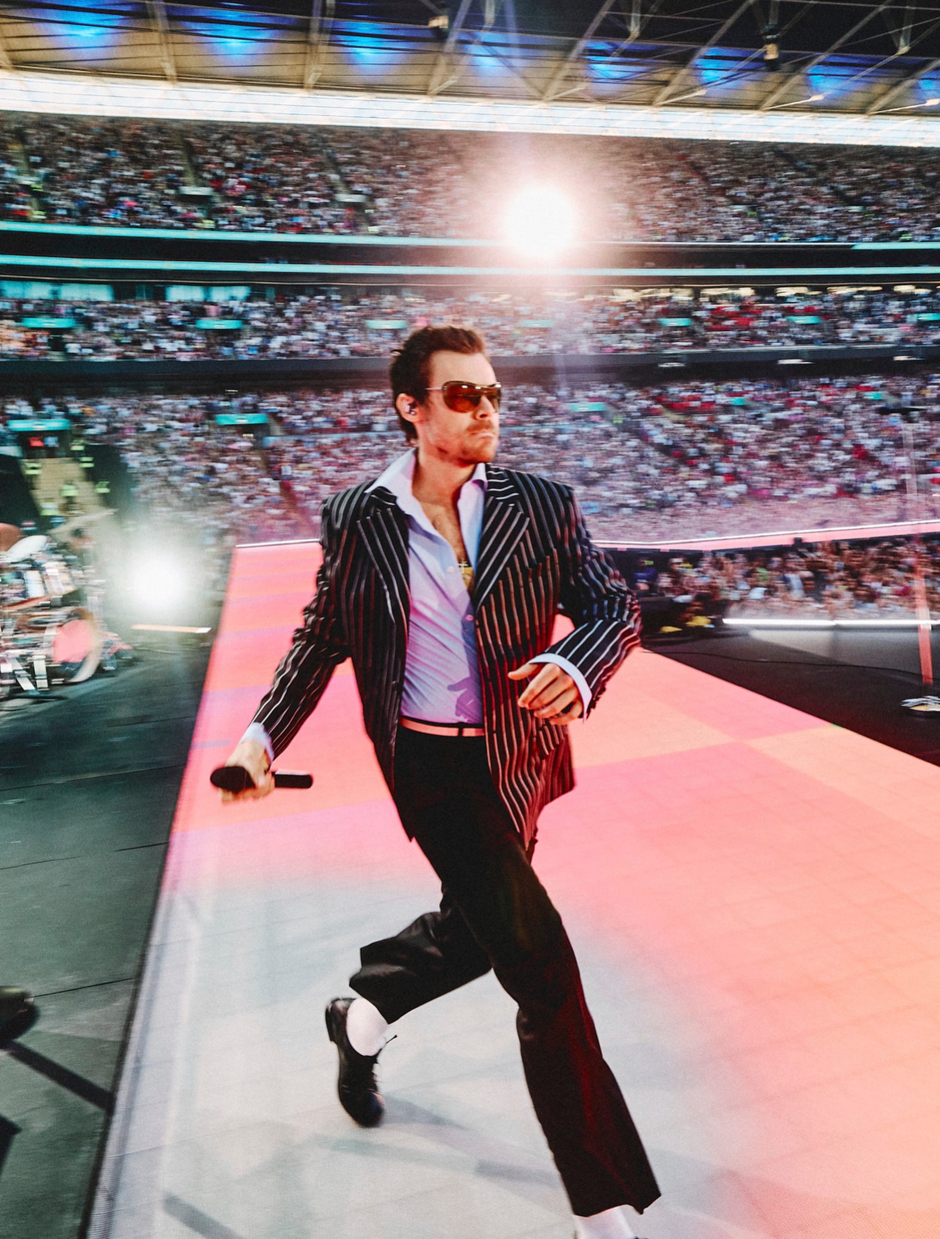 Hinh anh Harry Styles thay đổi phong cách ra sao sau “kỷ nguyên Gucci”? 16