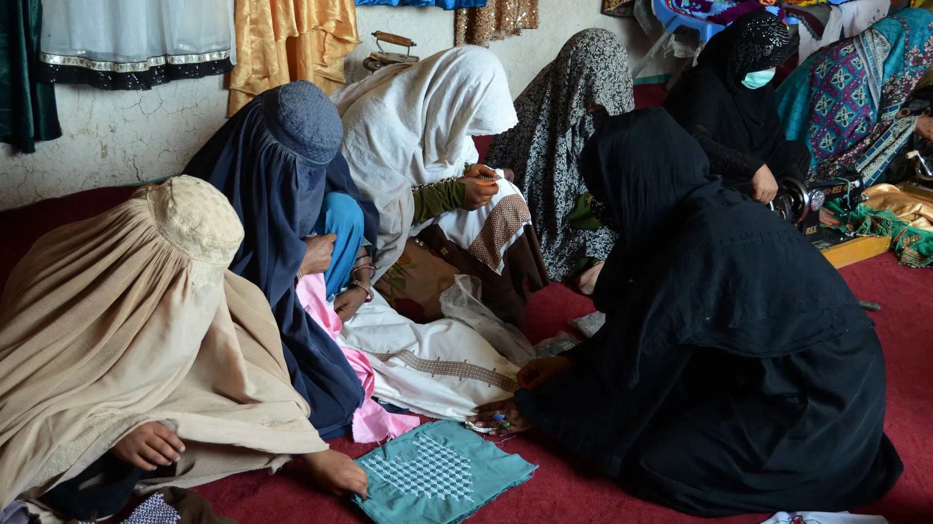Hinh anh Nền kinh tế sau những cánh cửa khép kín của phụ nữ Afghanistan 1
