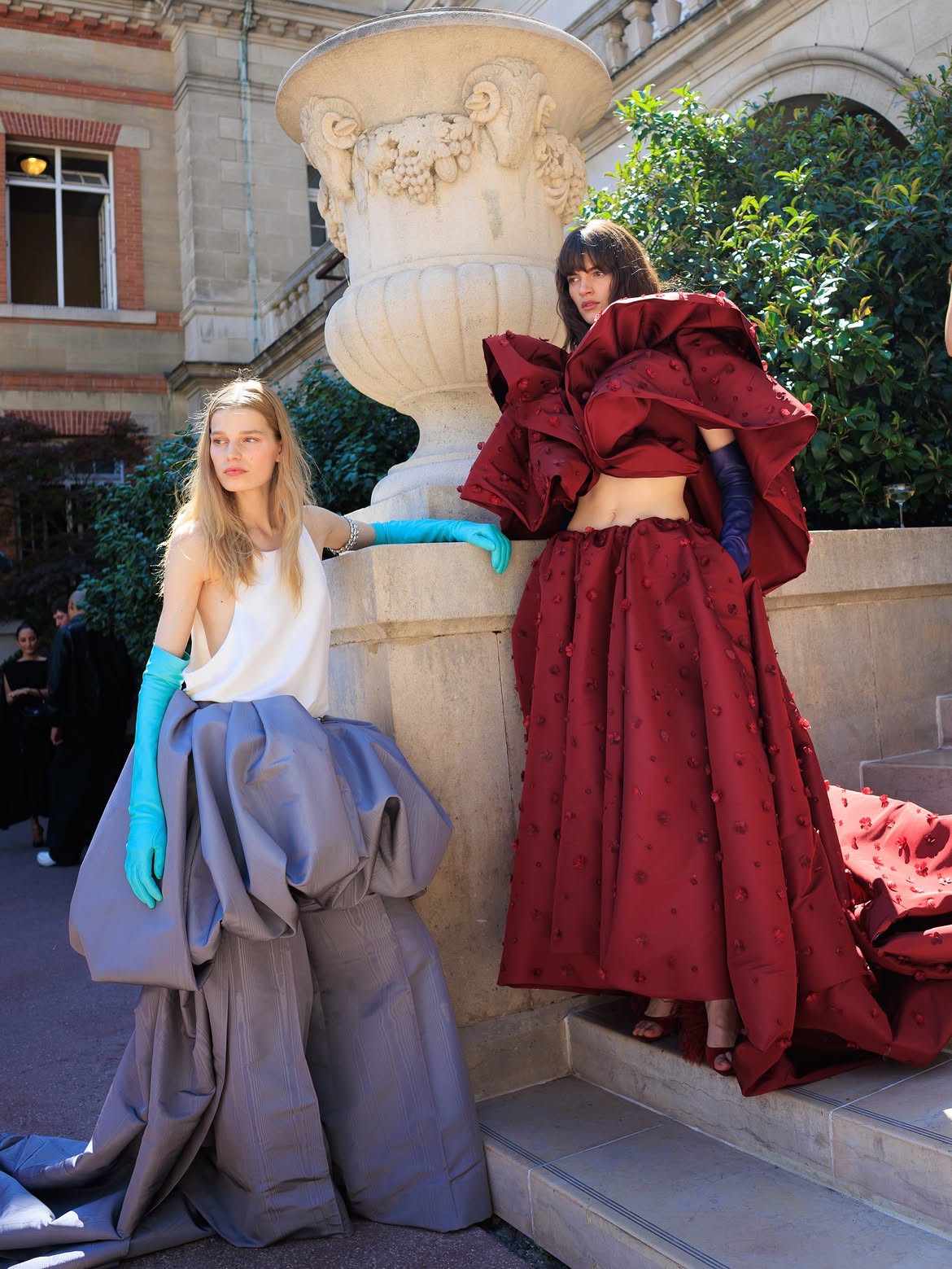Hinh anh Balenciaga Haute Couture FW26: “Tân vương” dệt mộng vải vóc từ hình khối 1