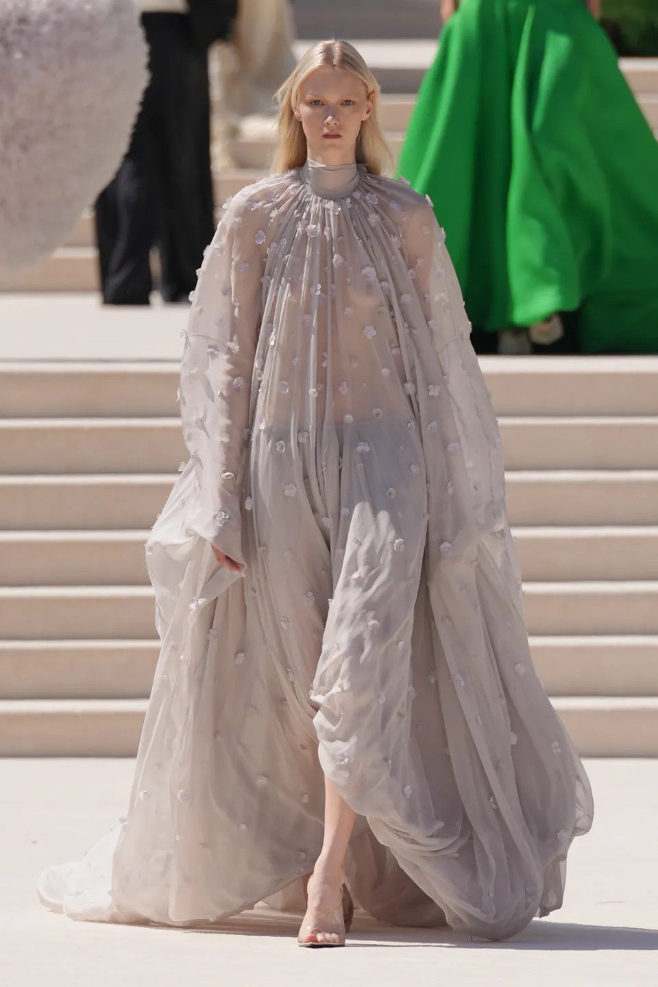 Hinh anh Balenciaga Haute Couture FW26: “Tân vương” dệt mộng vải vóc từ hình khối 9