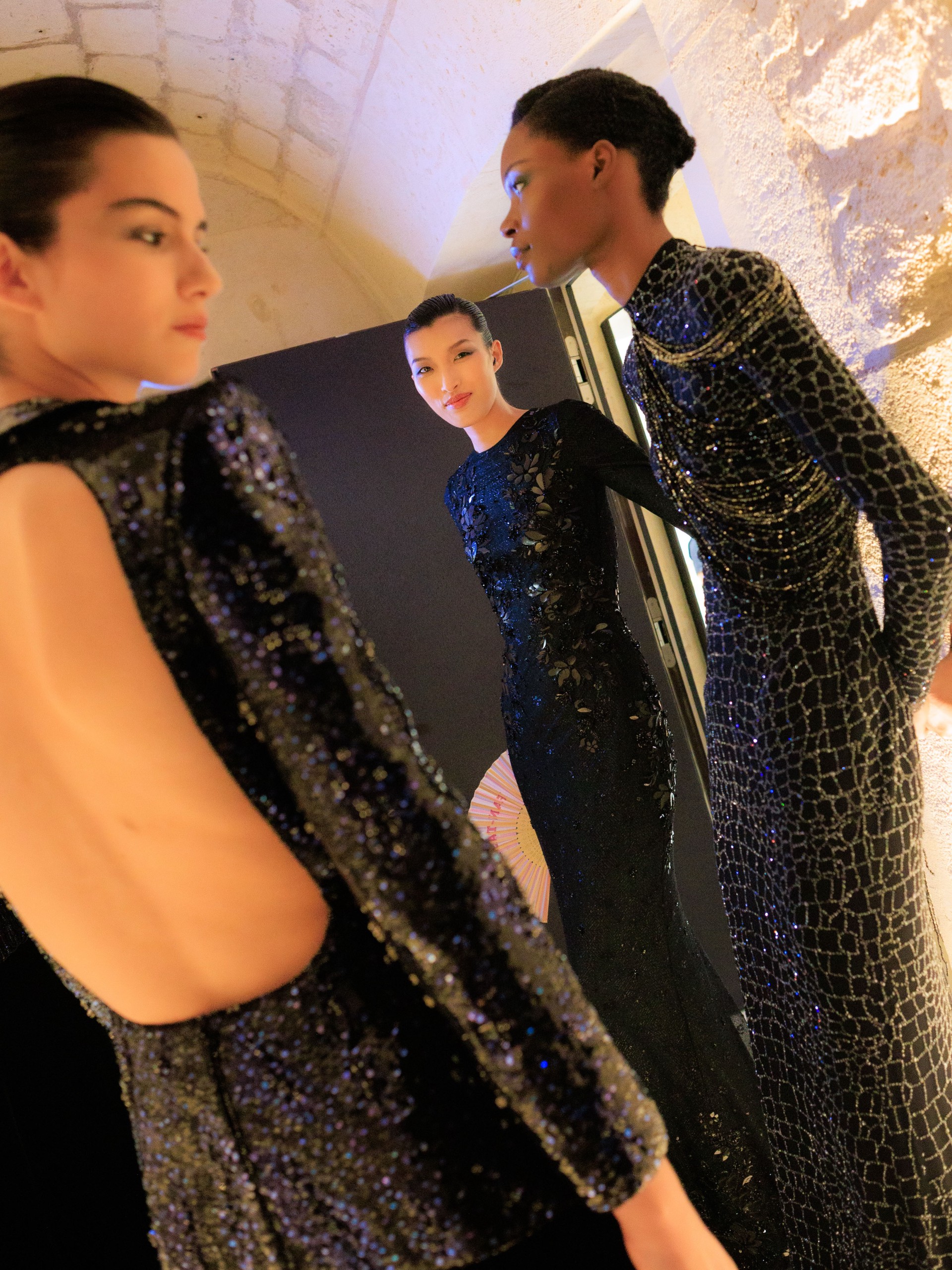 Hinh anh Giorgio Armani Privé FW26: Nghệ thuật của những đường cắt may thanh lịch 3
