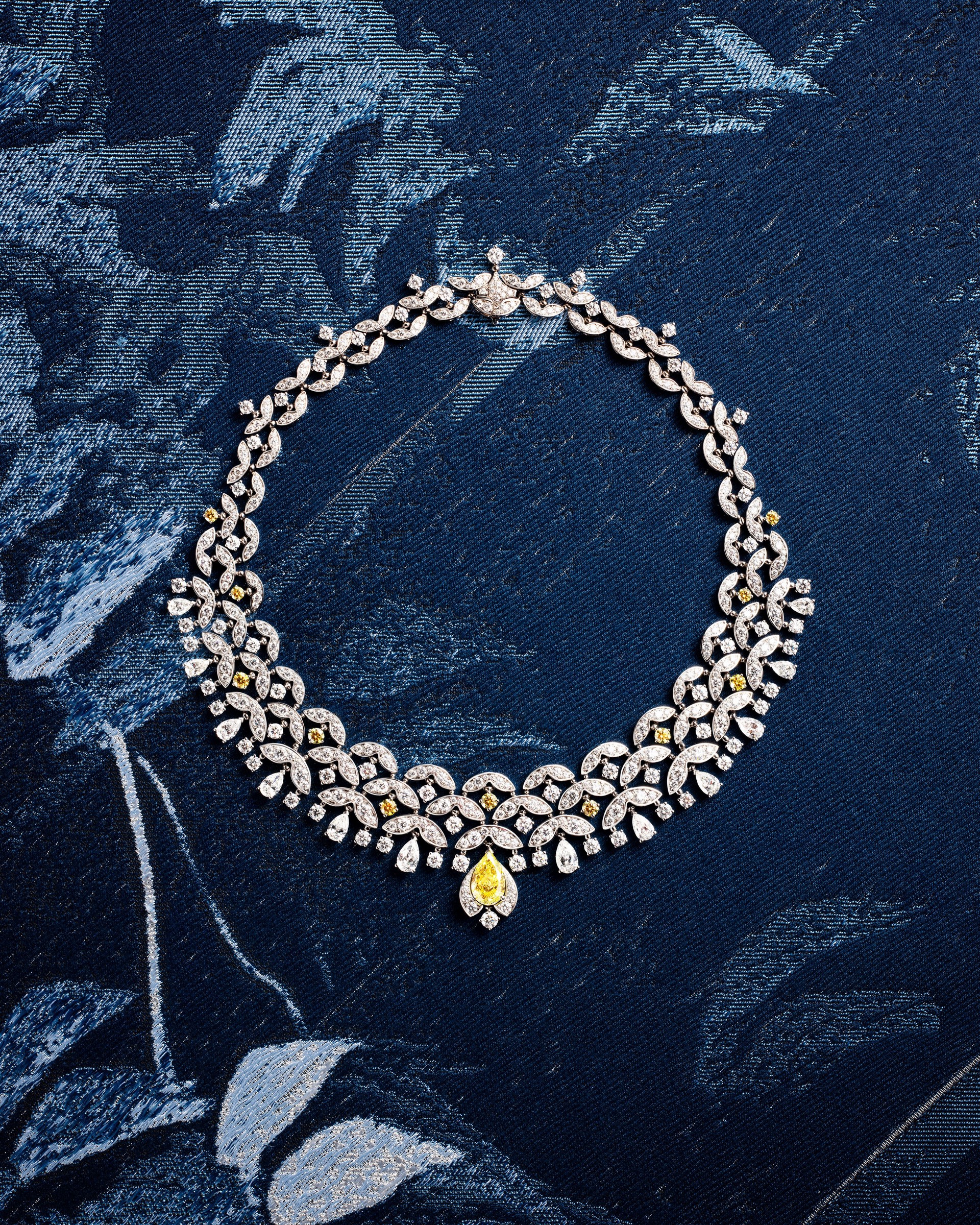 Hinh anh Kỹ nghệ ren Haute Couture hóa hình hài đá quý qua Bvlgari Eclettica 3