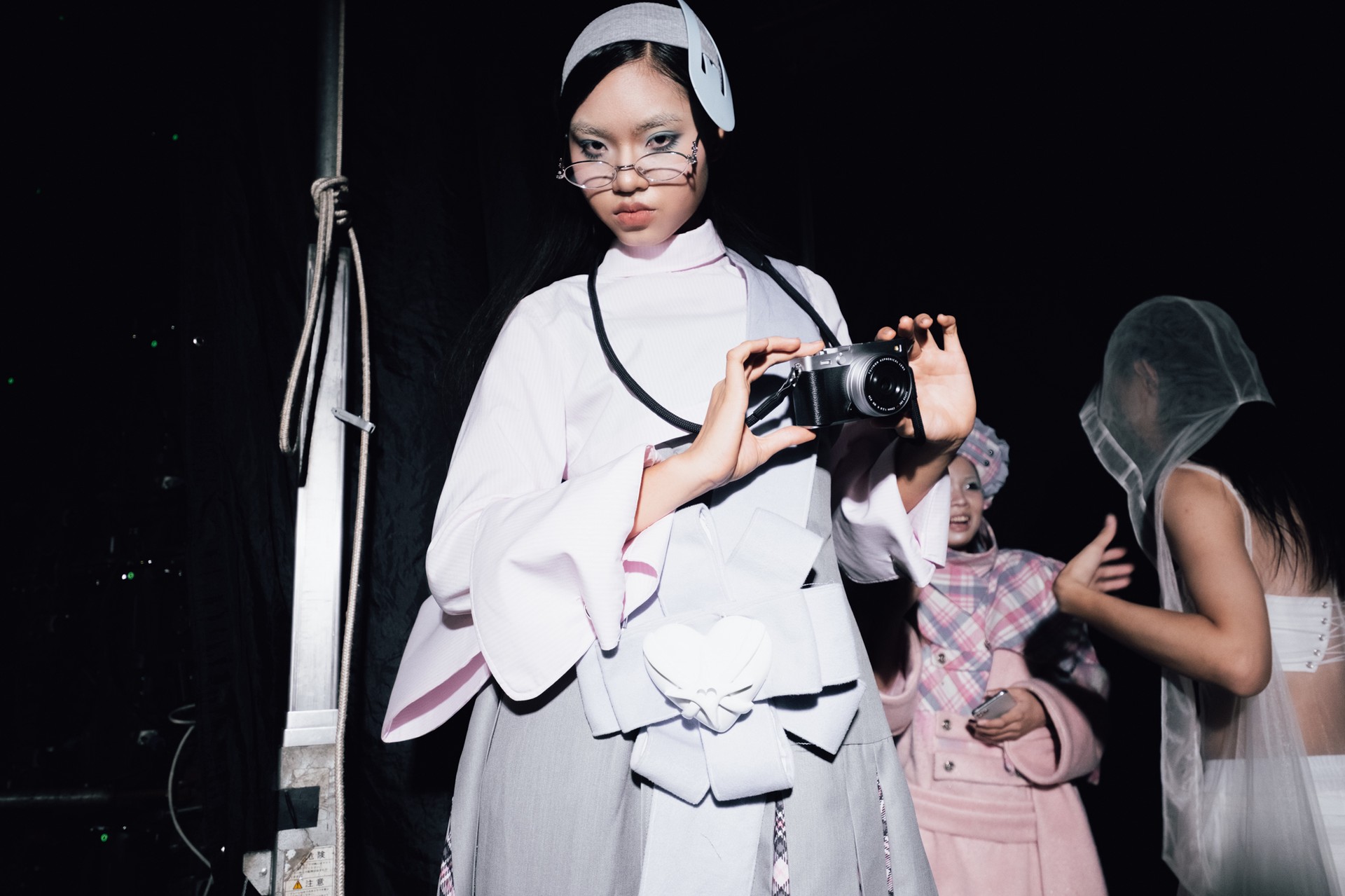 Hinh anh Saigon Fashion Runway powered by Fujifilm Vietnam: The New Neon và hành trình mới của sáng tạo Việt 40