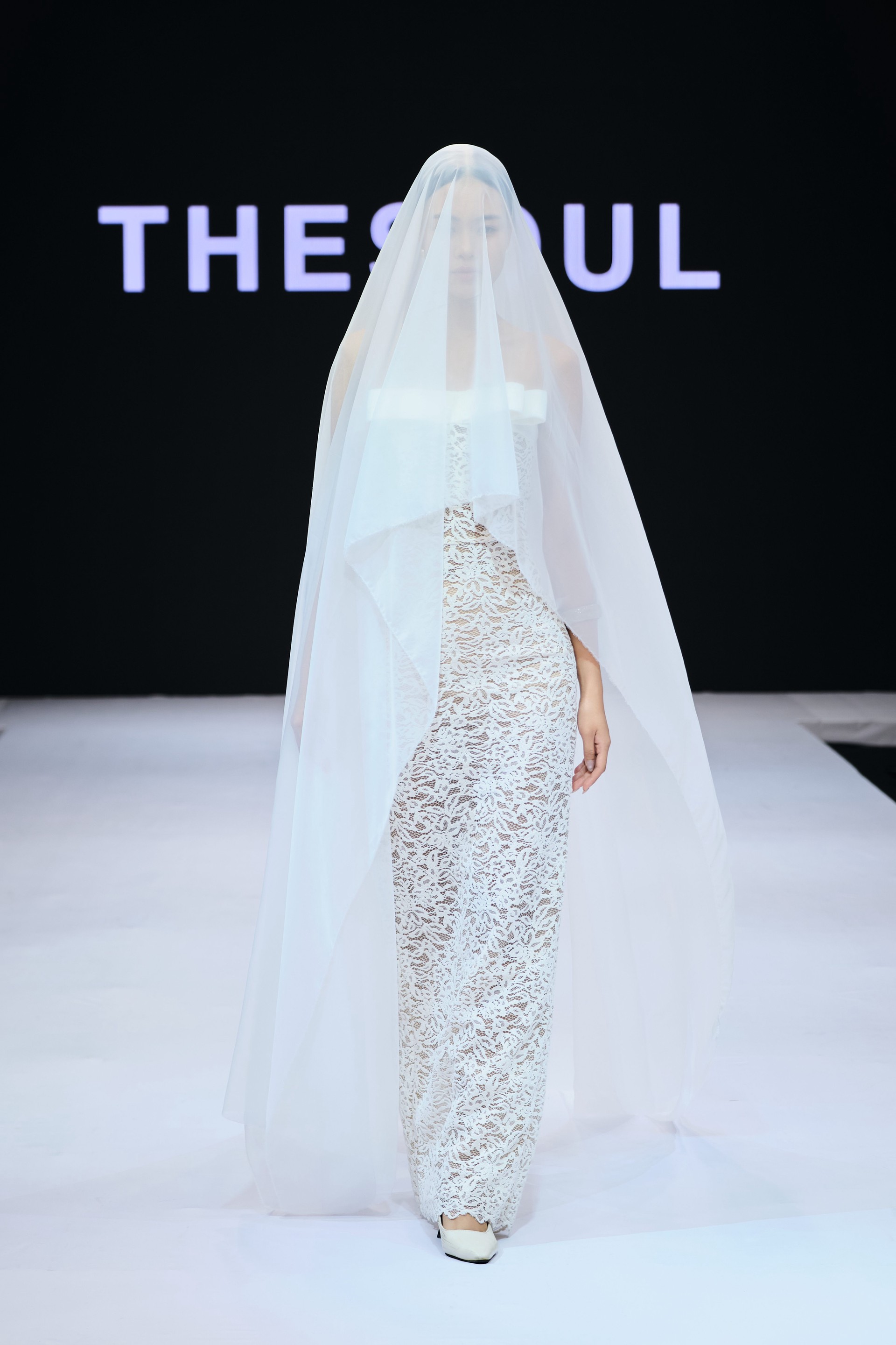 Hinh anh Saigon Fashion Runway powered by Fujifilm Vietnam: The New Neon và hành trình mới của sáng tạo Việt 26