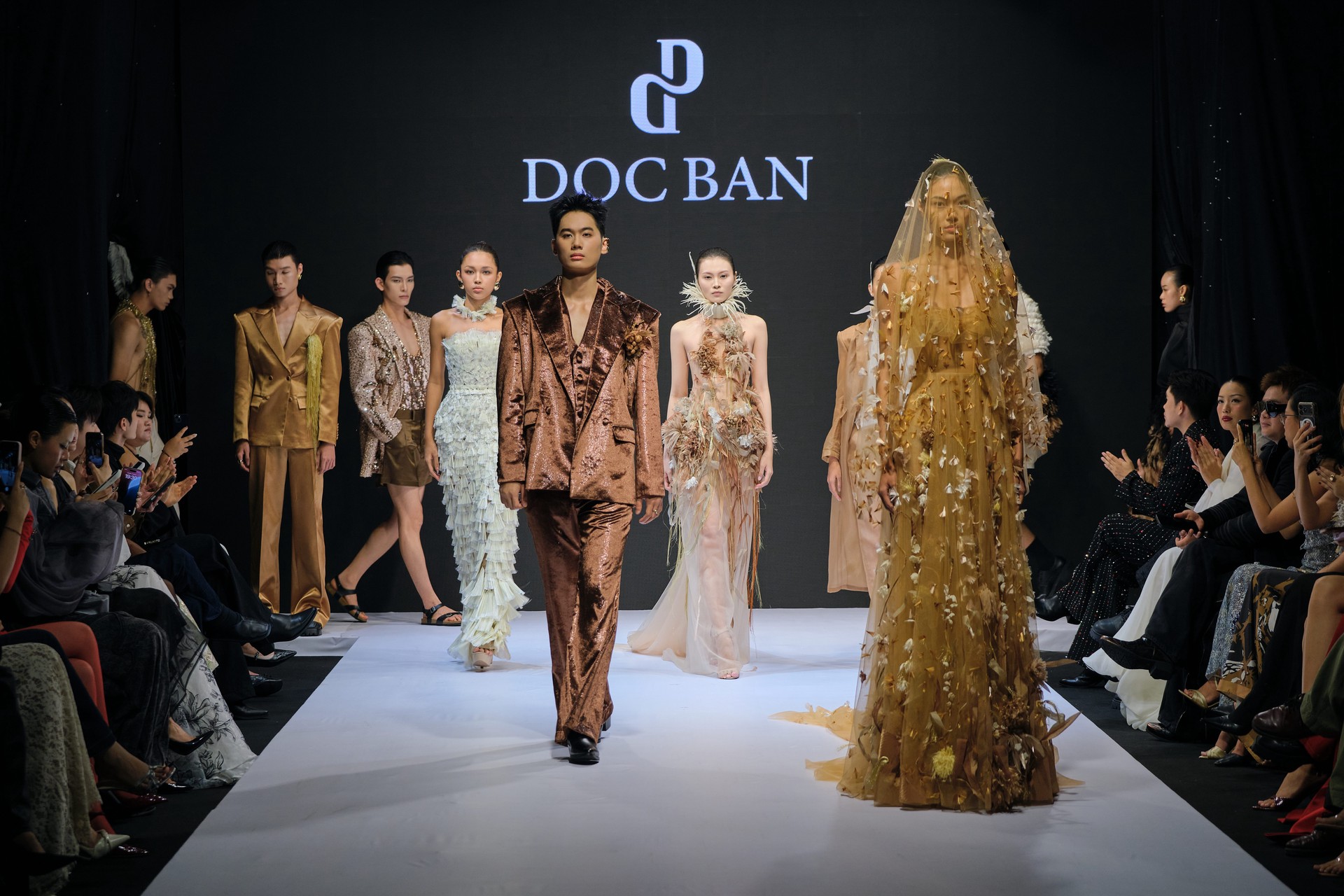 Hinh anh Saigon Fashion Runway powered by Fujifilm Vietnam: The New Neon và hành trình mới của sáng tạo Việt 19
