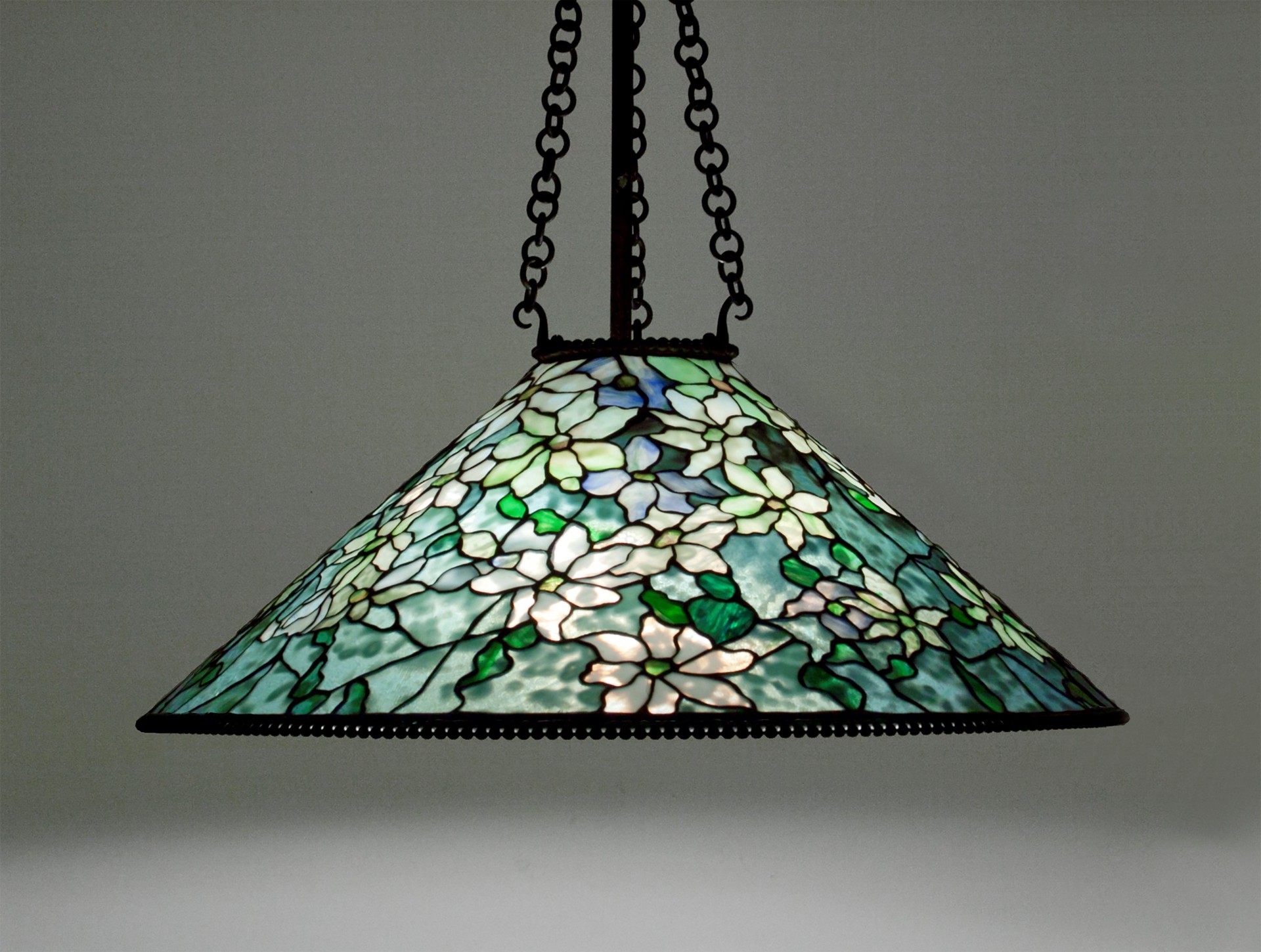 Hinh anh Di sản nở hoa trên mặt số Eternity by Tiffany Enamel Clematis 1
