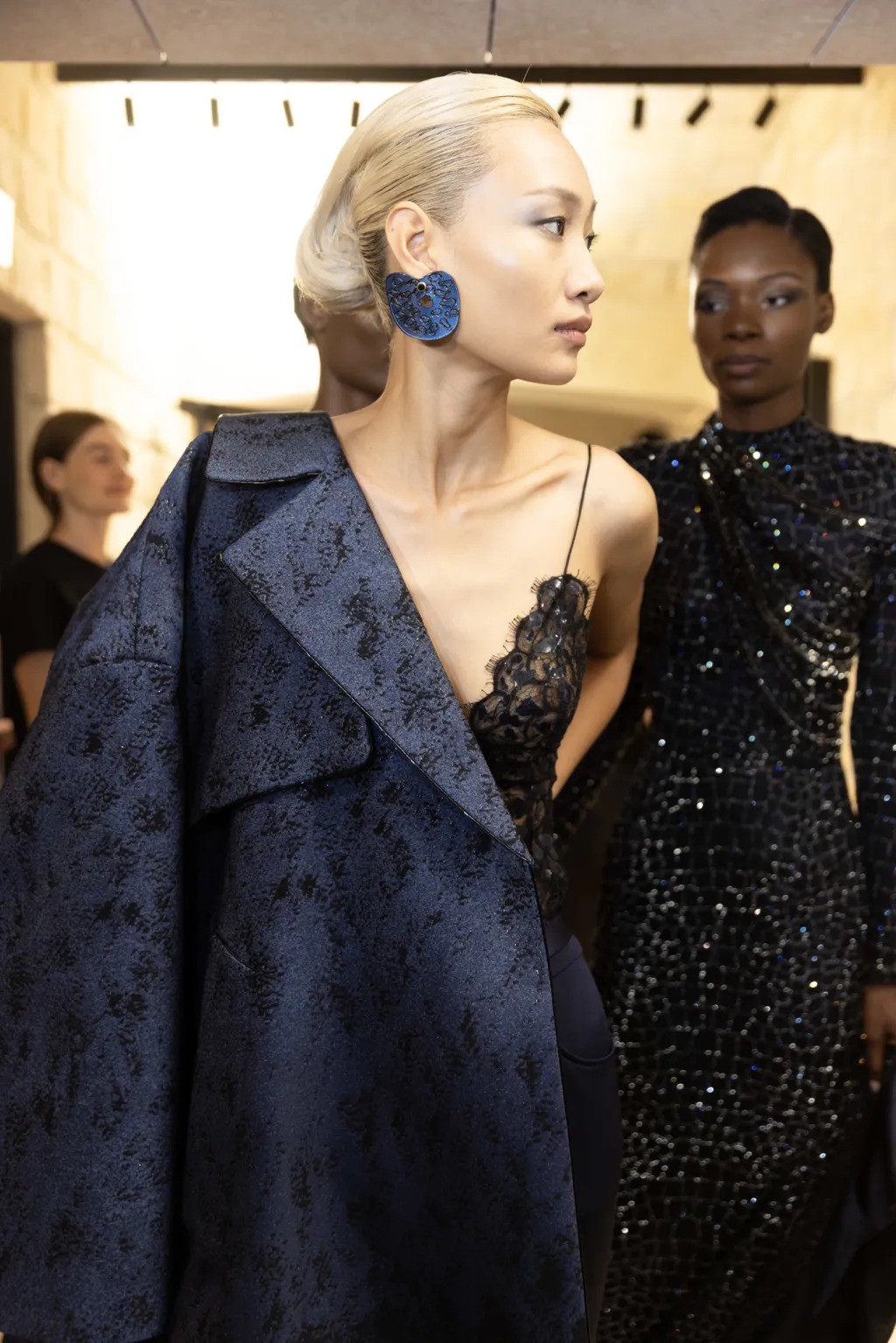 Hinh anh Giorgio Armani Privé FW26: Nghệ thuật của những đường cắt may thanh lịch 8