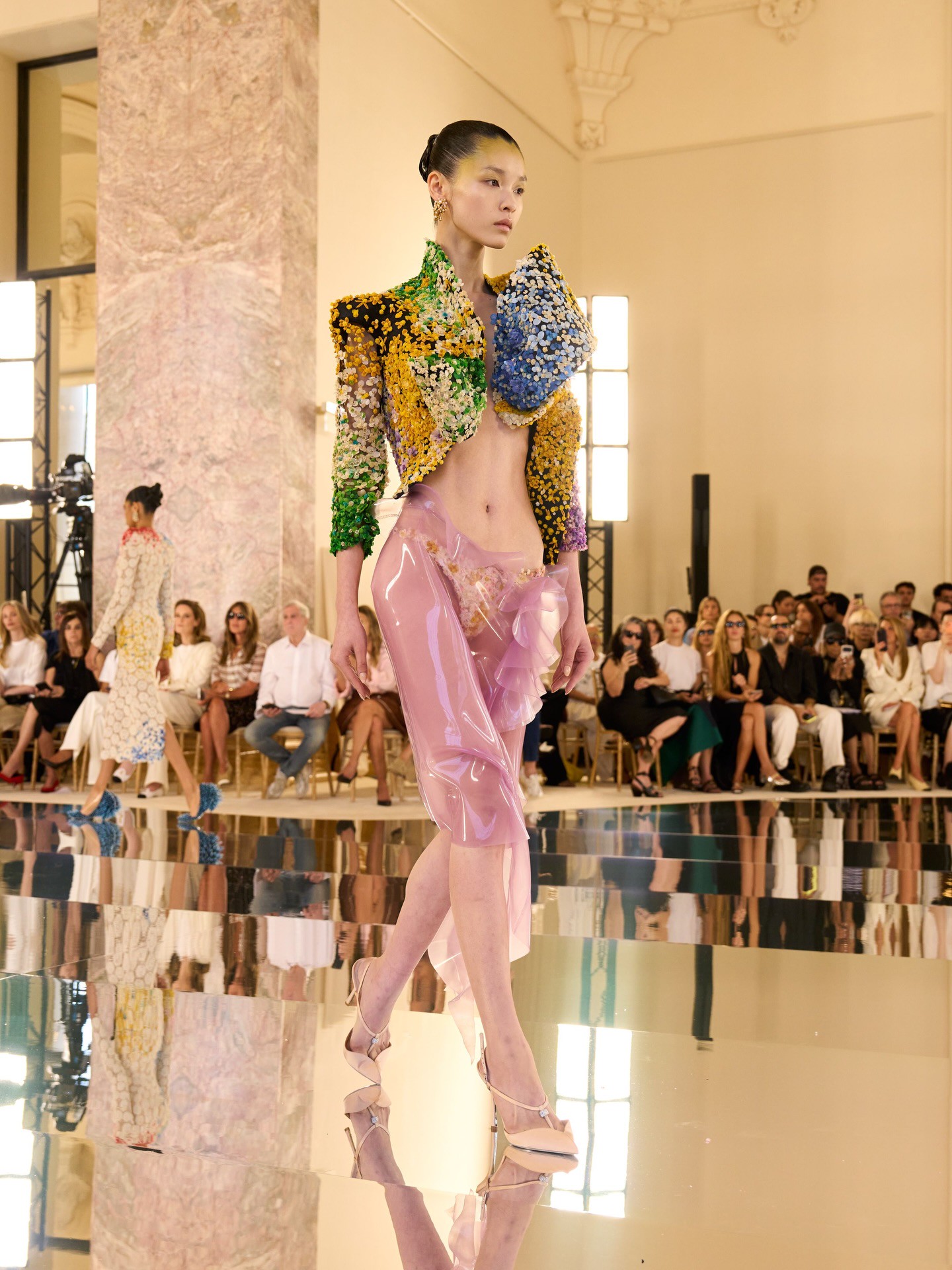 Hinh anh Hình khối, cổ tích có lẽ là xu hướng định hình Haute Couture Fall 2026 2