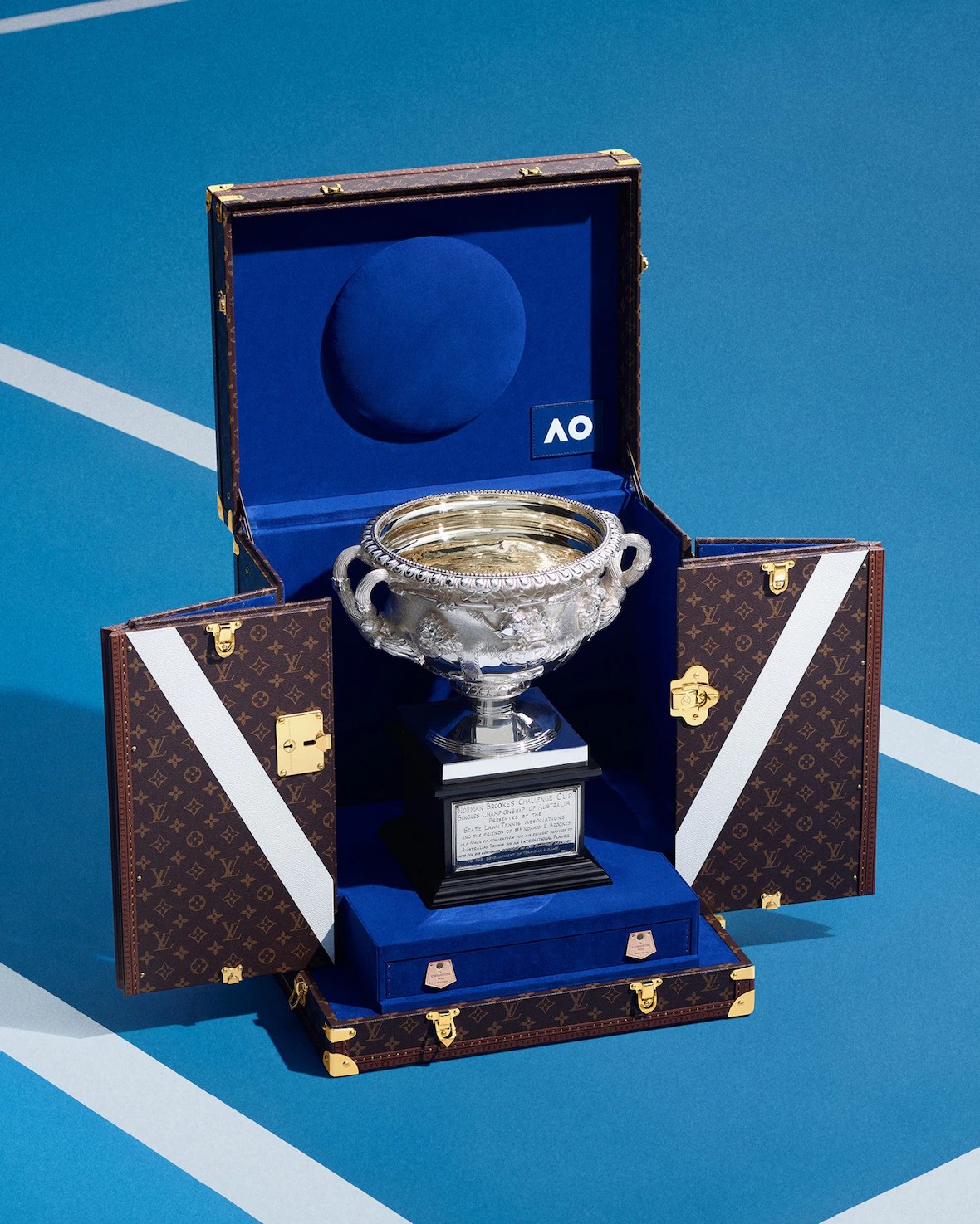 Hinh anh Dấu ấn Louis Vuitton phía sau chiếc rương bảo vệ cúp vàng FIFA World Cup 2026  10