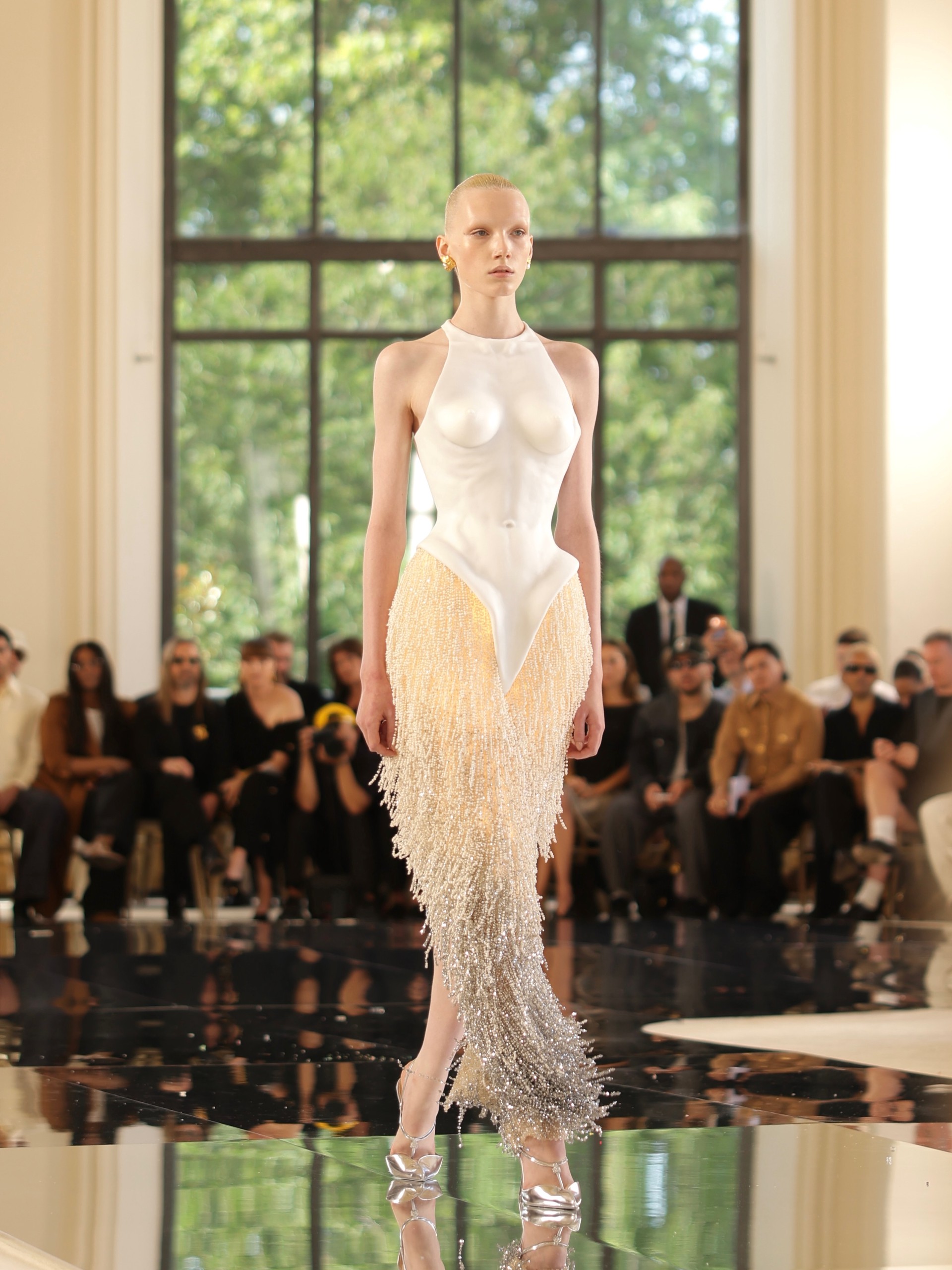 Hinh anh Tiếng gọi hư vô trên sàn diễn Schiaparelli Haute Couture Thu Đông 2026 10